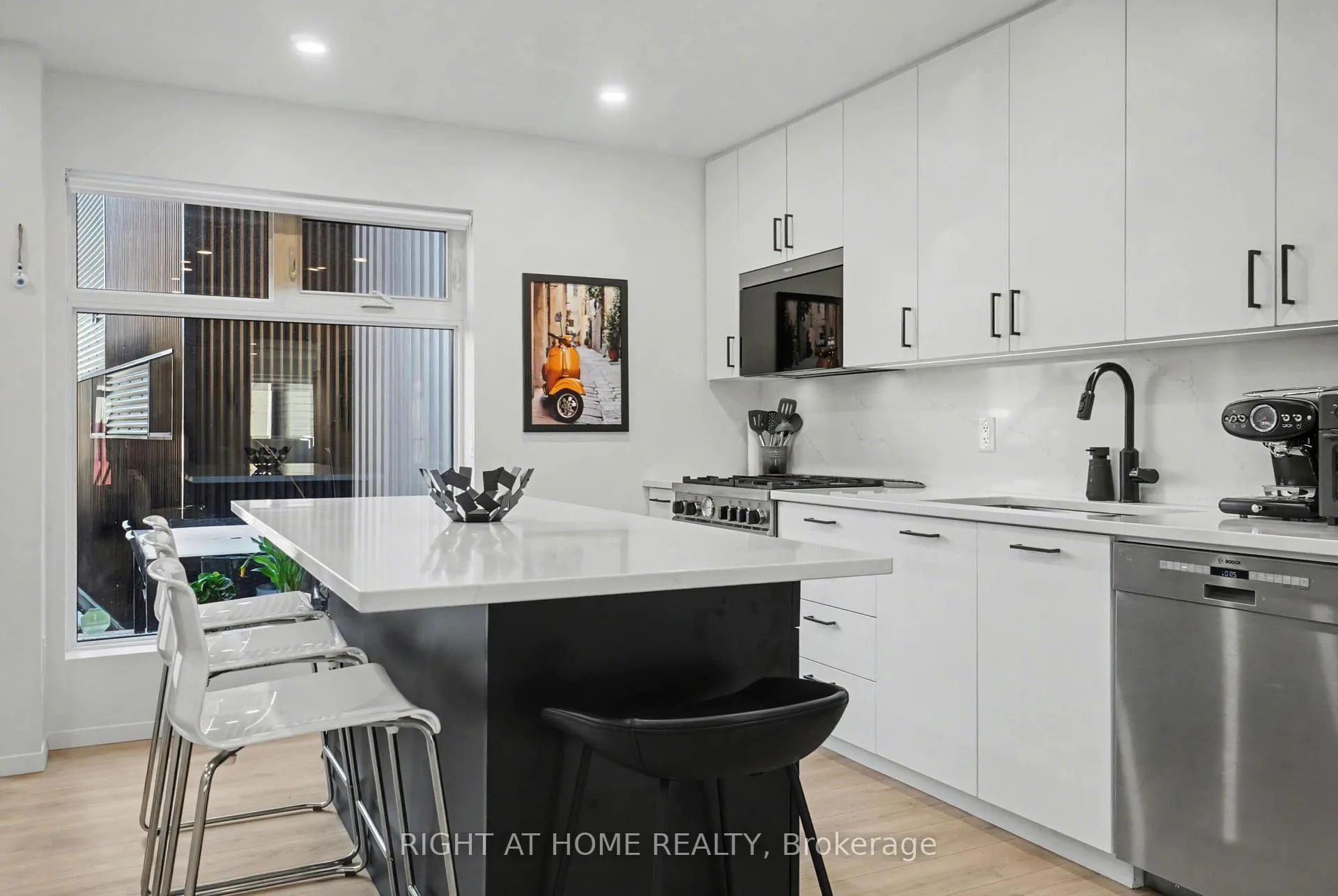 Photo 13 of 141 Carruthers Avenue, Ottawa, Mechanicsville — HOMEH