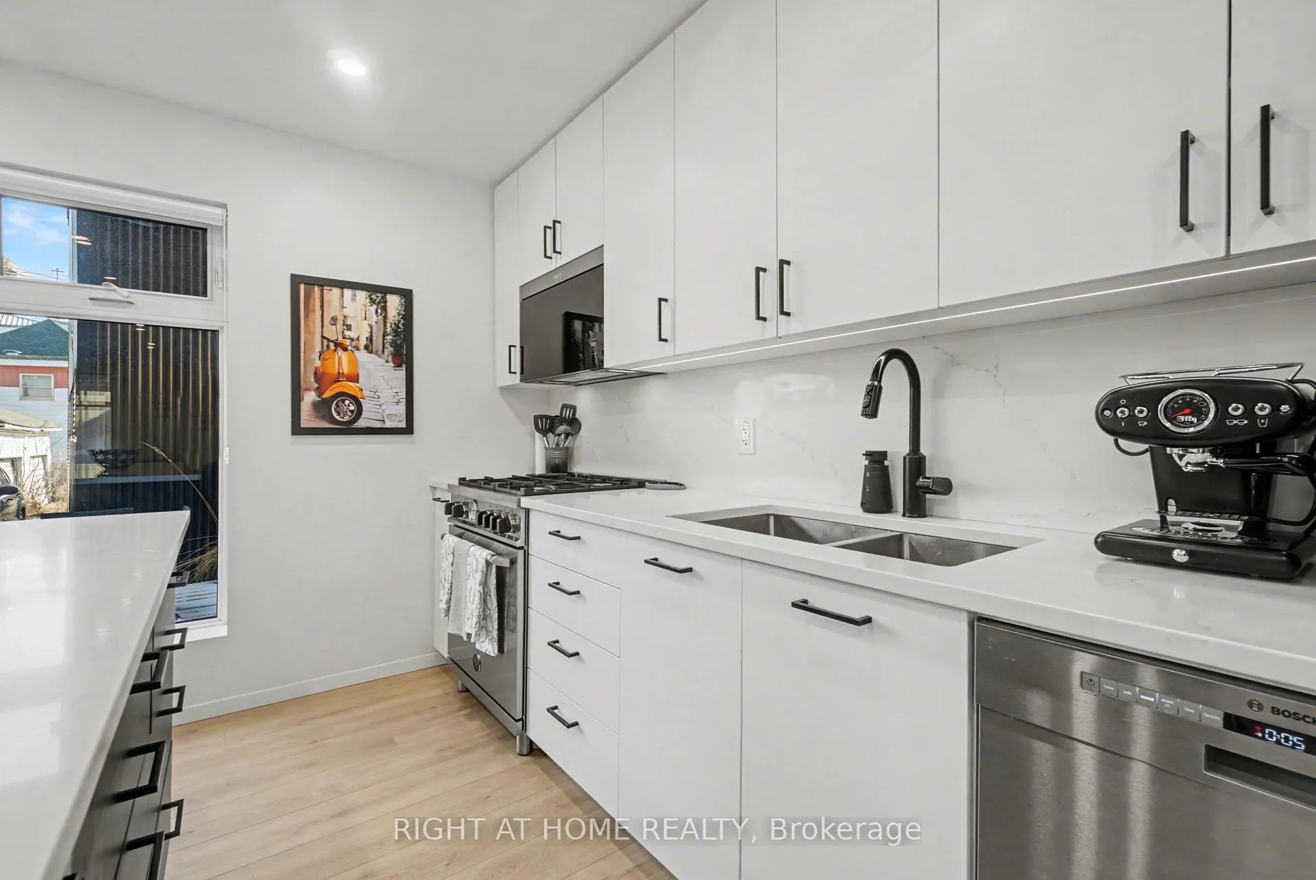 Photo 15 of 141 Carruthers Avenue, Ottawa, Mechanicsville — HOMEH