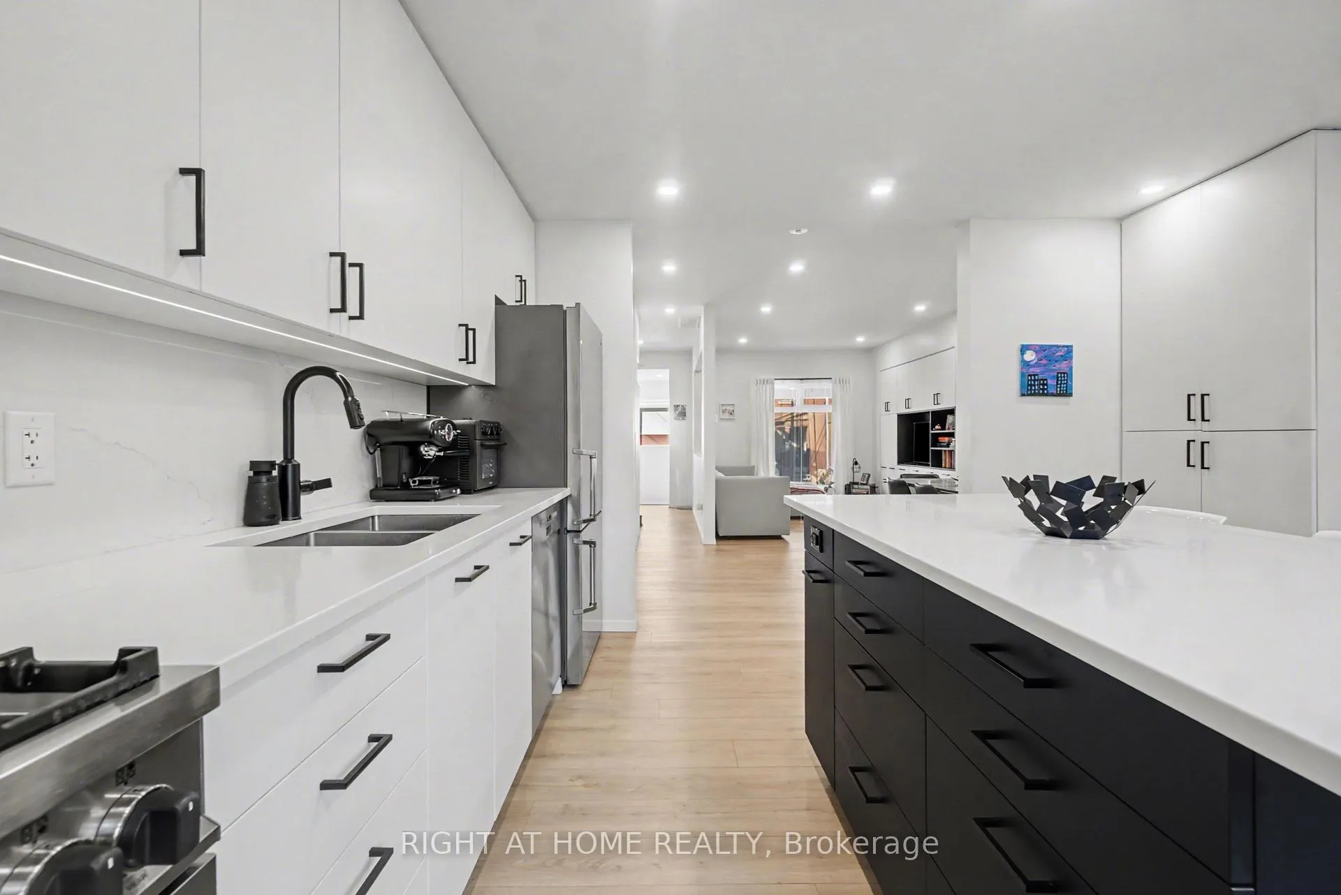 Photo 17 of 141 Carruthers Avenue, Ottawa, Mechanicsville — HOMEH