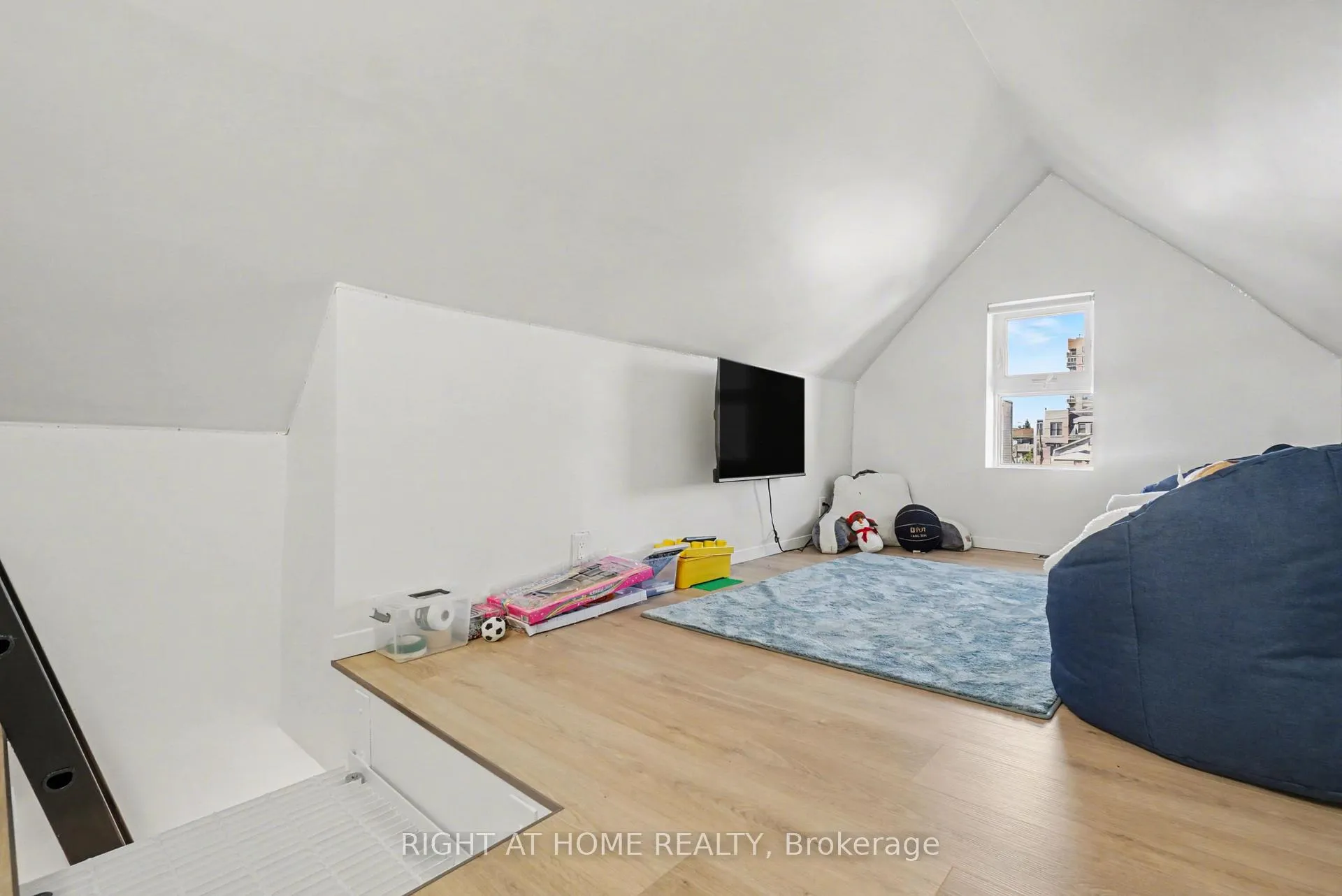 Photo 29 of 141 Carruthers Avenue, Ottawa, Mechanicsville — HOMEH