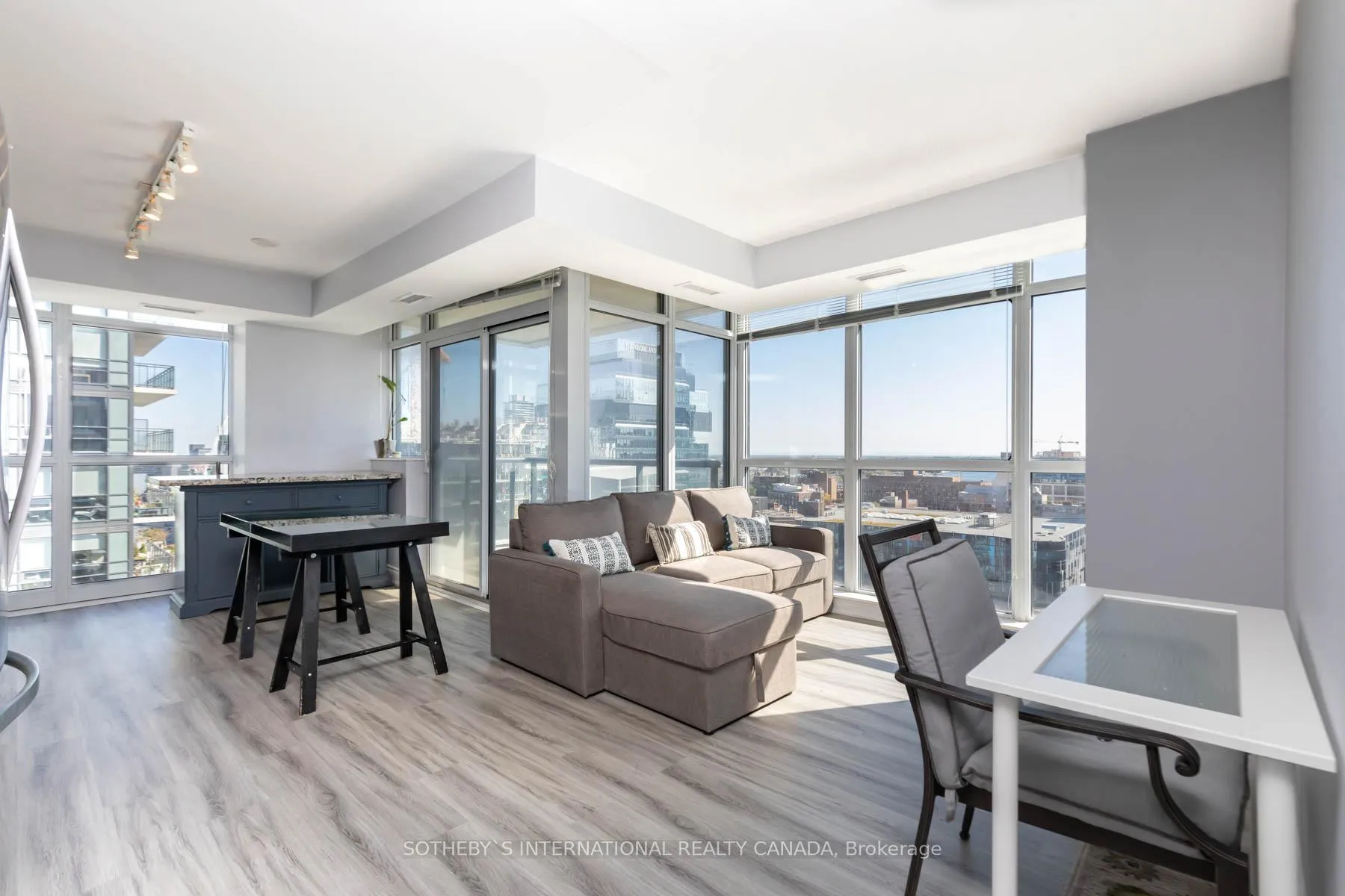 Photo 3 of Unit 1904, 400 Adelaide Street E, Toronto, Church-Yonge Corridor — HOMEH