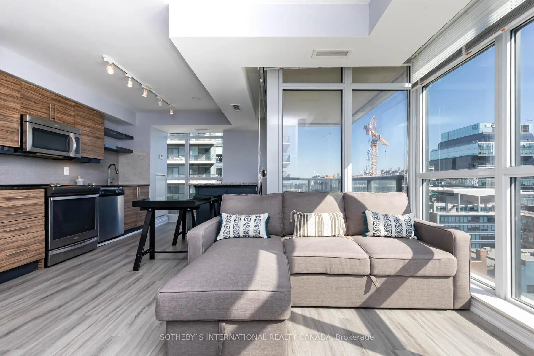 Photo 5 of Unit 1904, 400 Adelaide Street E, Toronto, Church-Yonge Corridor — HOMEH