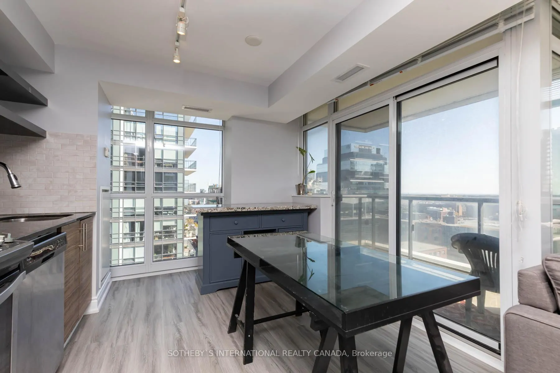 Photo 6 of Unit 1904, 400 Adelaide Street E, Toronto, Church-Yonge Corridor — HOMEH