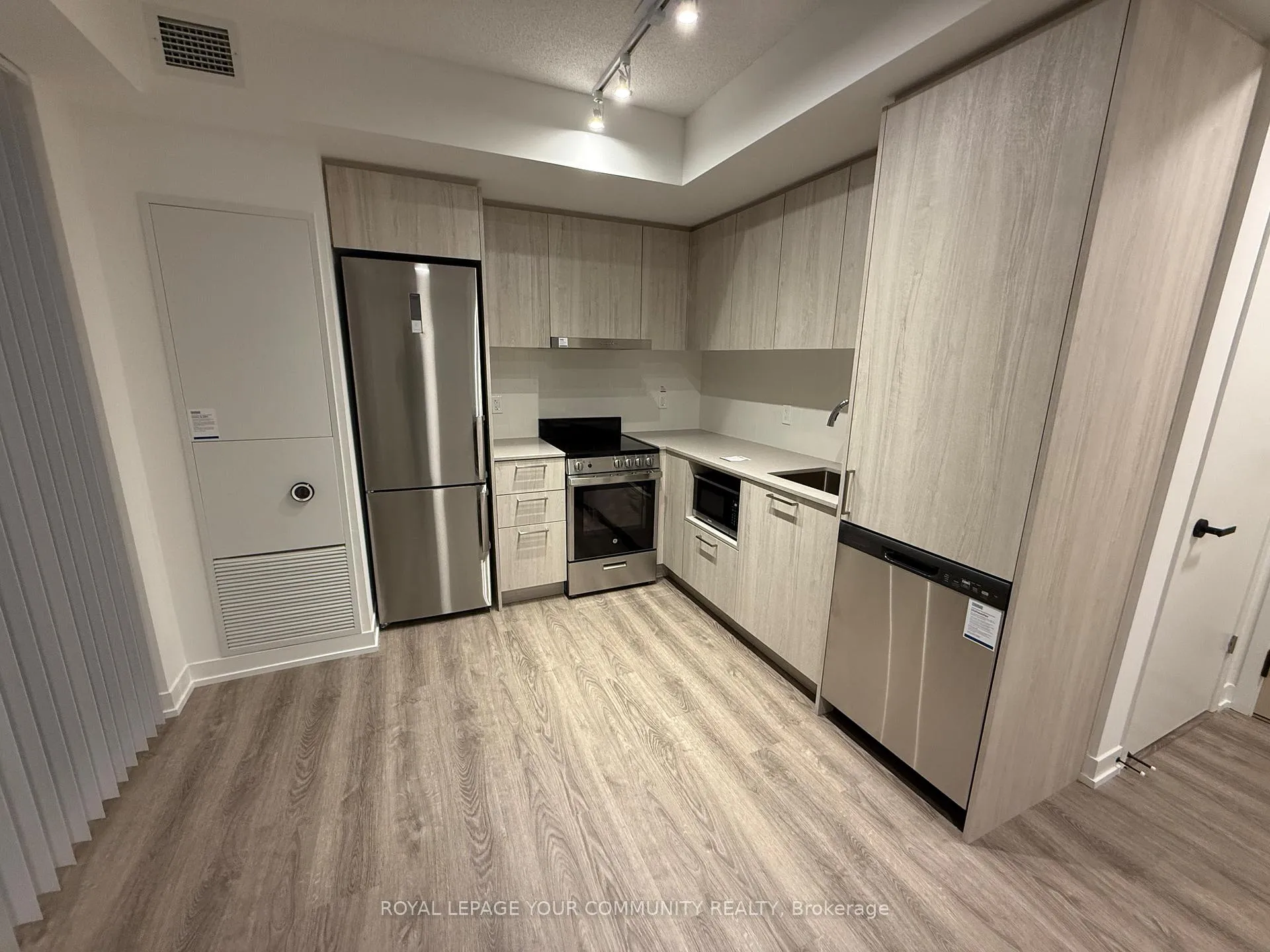 Photo 3 of Unit 1112, 195 Commerce Street, Vaughan, Vaughan Corporate Centre — HOMEH