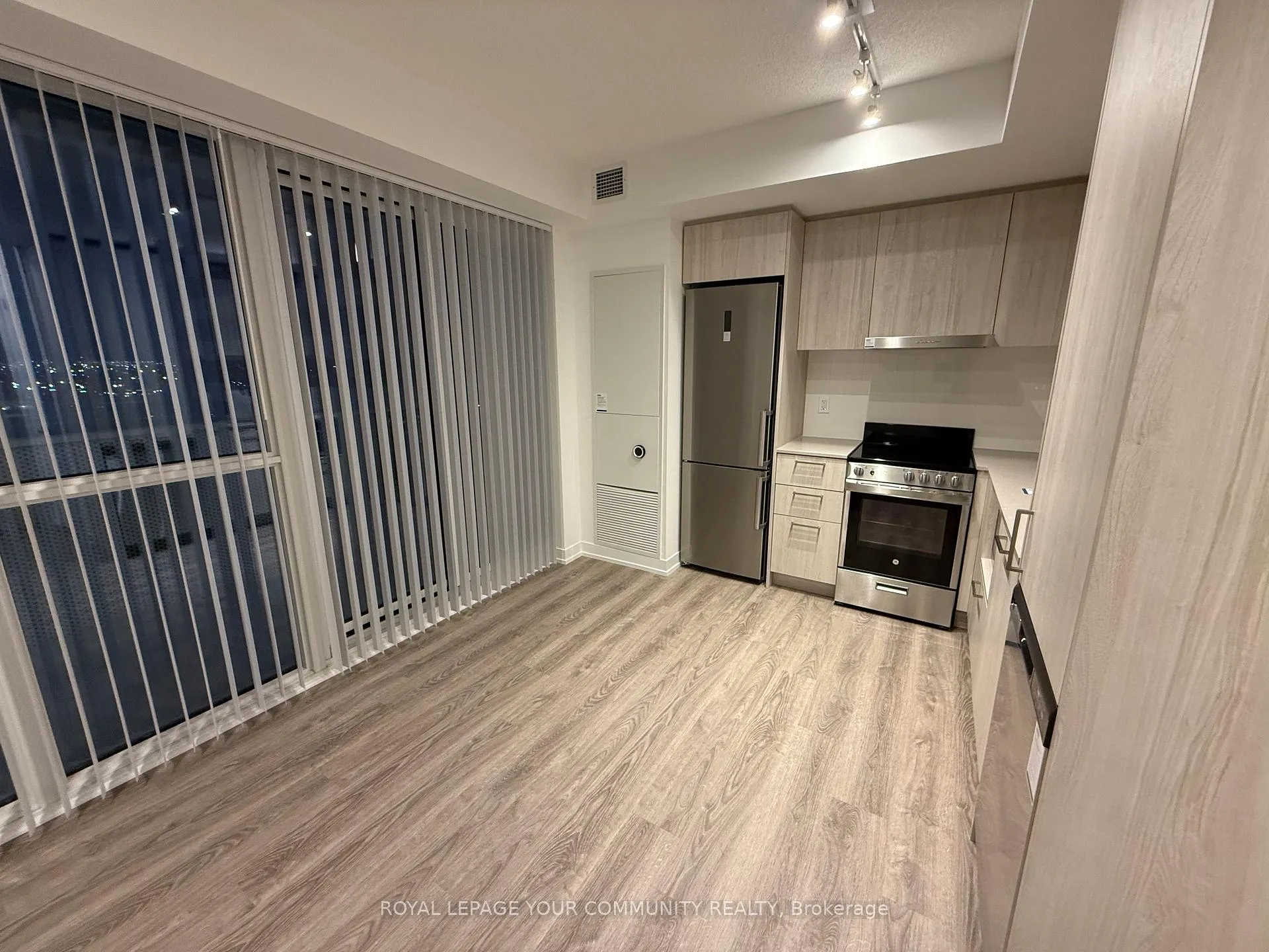 Photo 5 of Unit 1112, 195 Commerce Street, Vaughan, Vaughan Corporate Centre — HOMEH