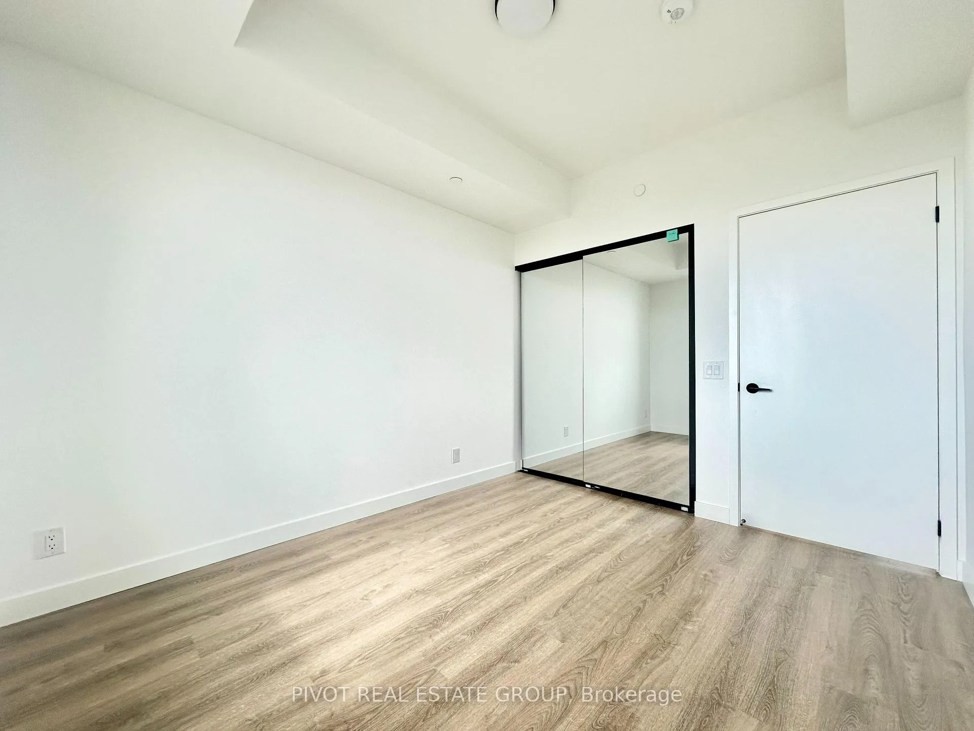 Photo 5 of Unit 1015, 1050 Eastern Avenue, Toronto, The Beaches — HOMEH