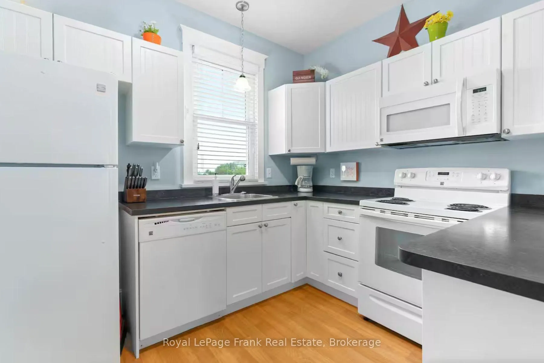 Photo 5 of Unit 52, 11 Butternut Lane, Prince Edward County, Athol Ward — HOMEH