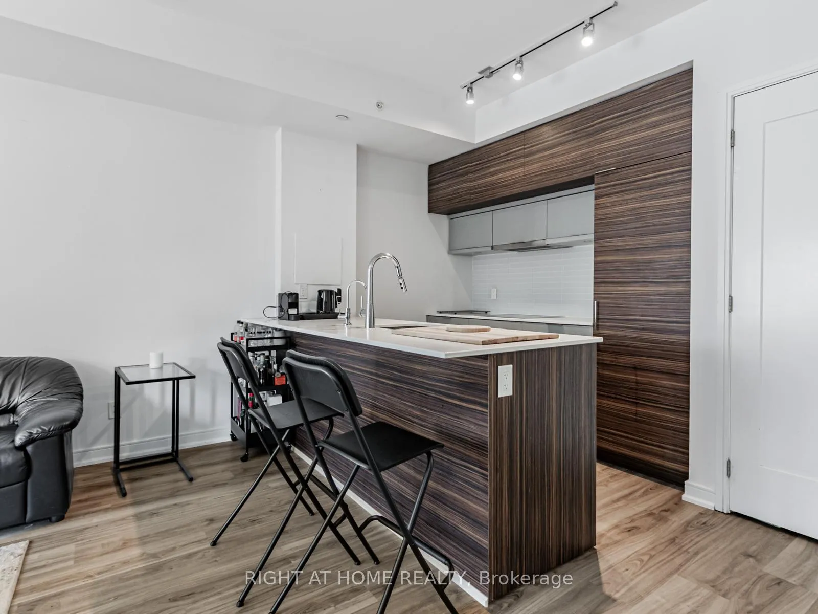 Photo 3 of Unit 813, 88 Scott Street, Toronto, Church-Yonge Corridor — HOMEH