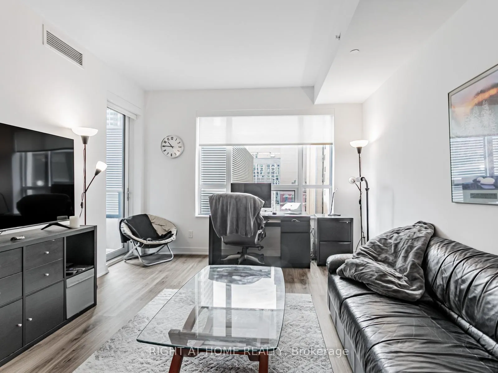 Photo 9 of Unit 813, 88 Scott Street, Toronto, Church-Yonge Corridor — HOMEH