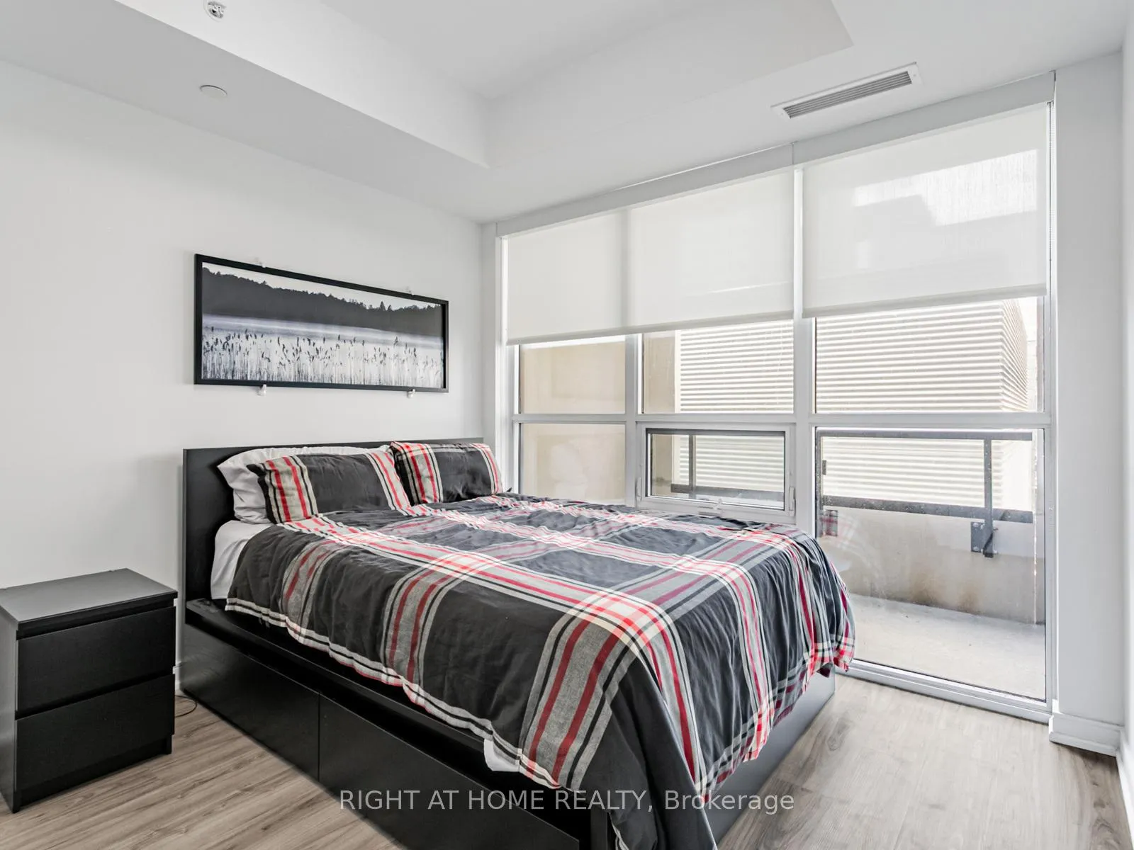 Photo 11 of Unit 813, 88 Scott Street, Toronto, Church-Yonge Corridor — HOMEH