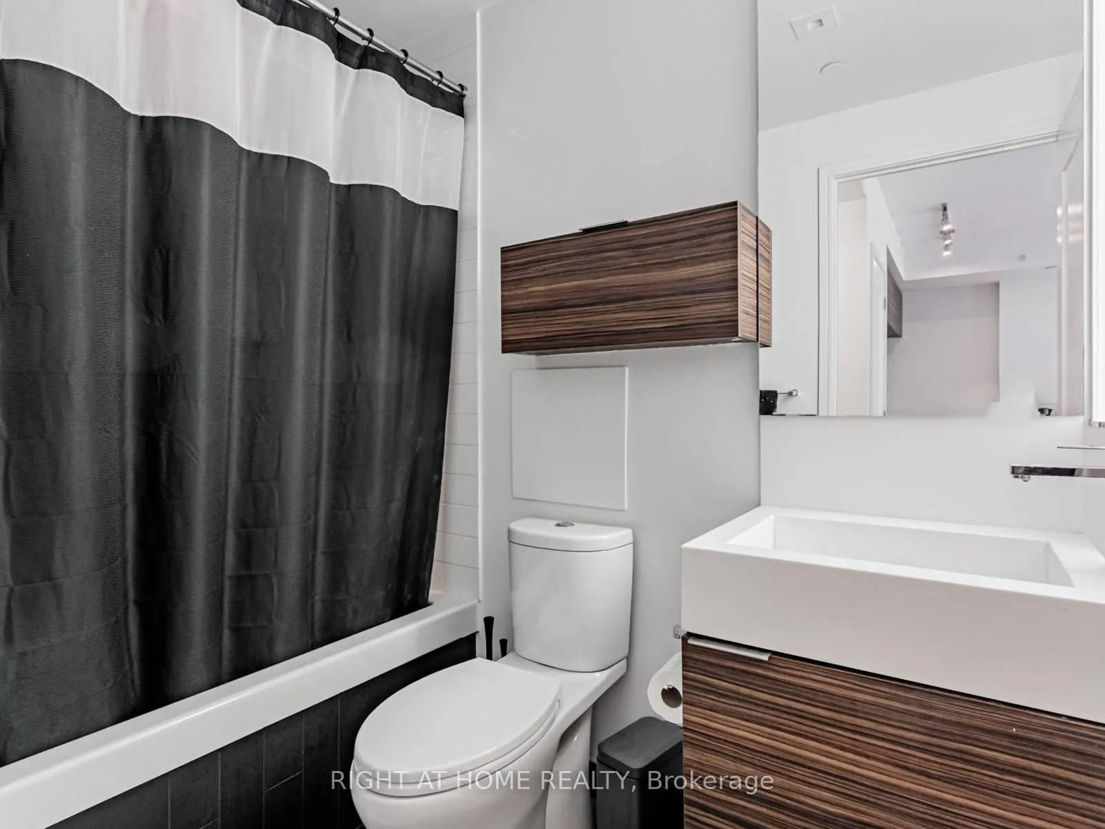 Photo 12 of Unit 813, 88 Scott Street, Toronto, Church-Yonge Corridor — HOMEH