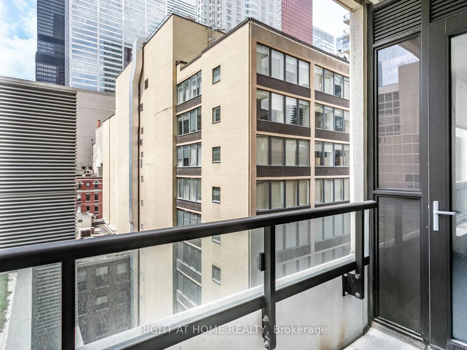 Photo 14 of Unit 813, 88 Scott Street, Toronto, Church-Yonge Corridor — HOMEH