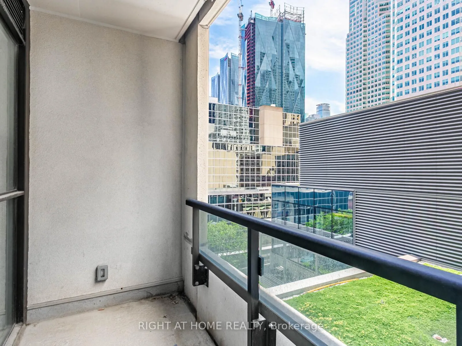 Photo 15 of Unit 813, 88 Scott Street, Toronto, Church-Yonge Corridor — HOMEH