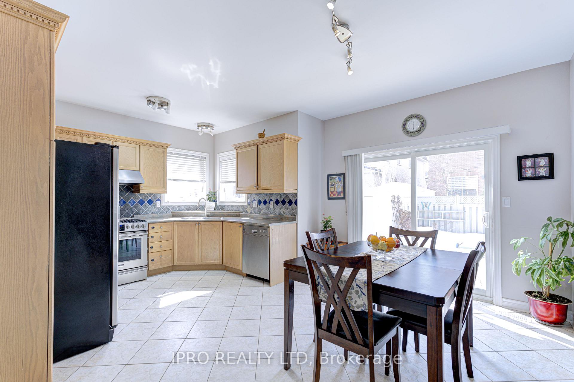 Photo 5 of 21 Trailview Lane, Caledon, Bolton West — HOMEH