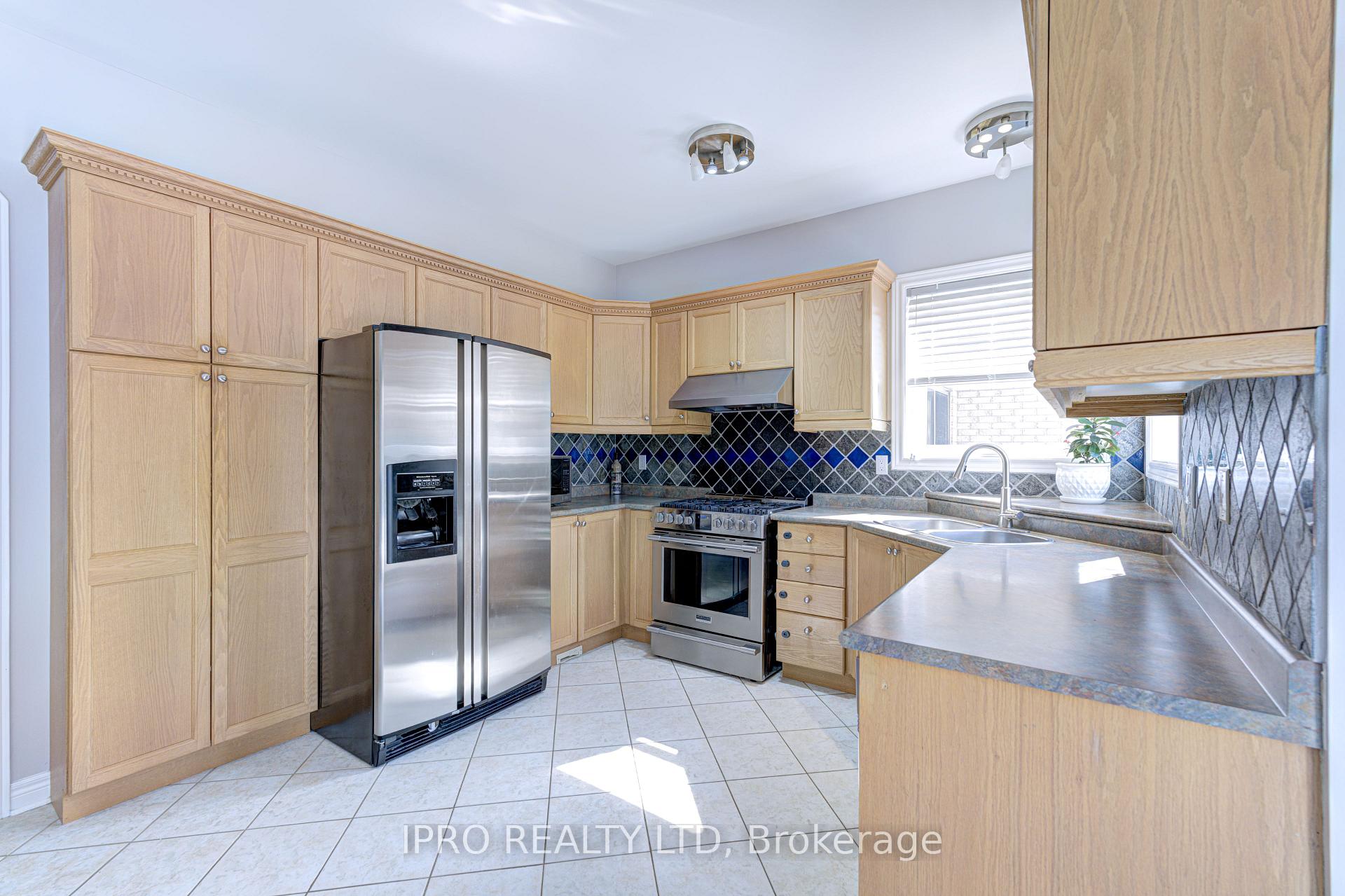 Photo 3 of 21 Trailview Lane, Caledon, Bolton West — HOMEH