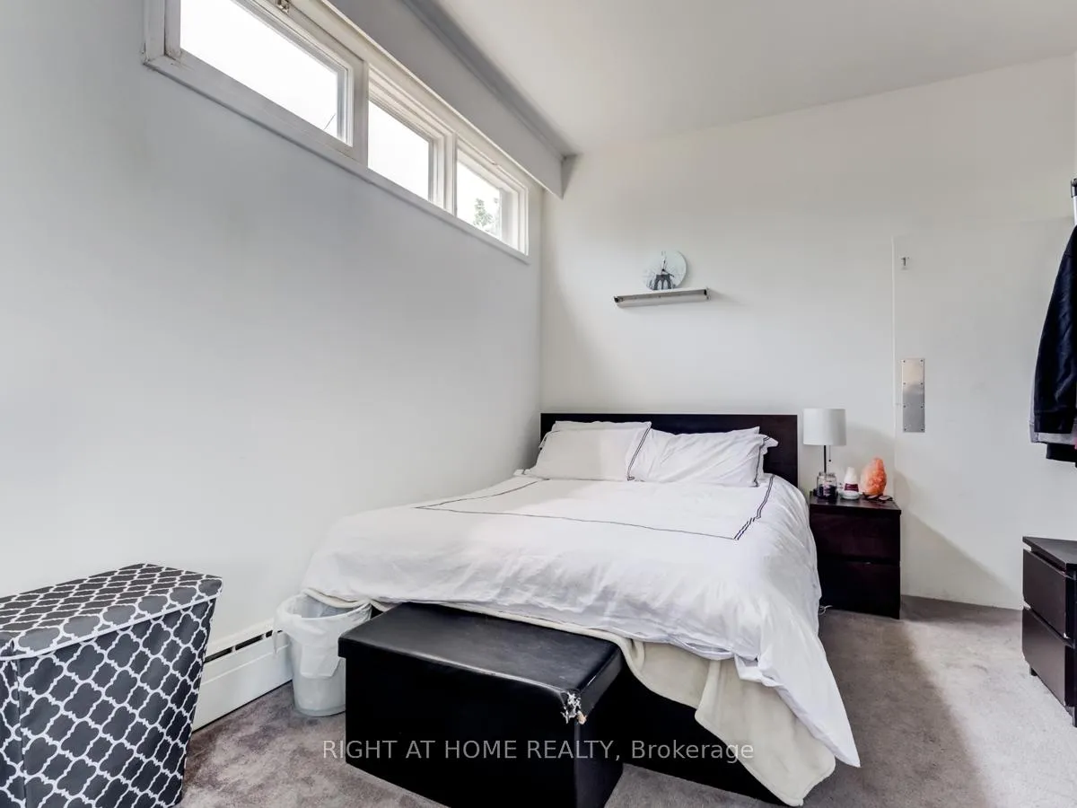 Photo 11 of 79 Queen Street, Clarington, Bowmanville — HOMEH