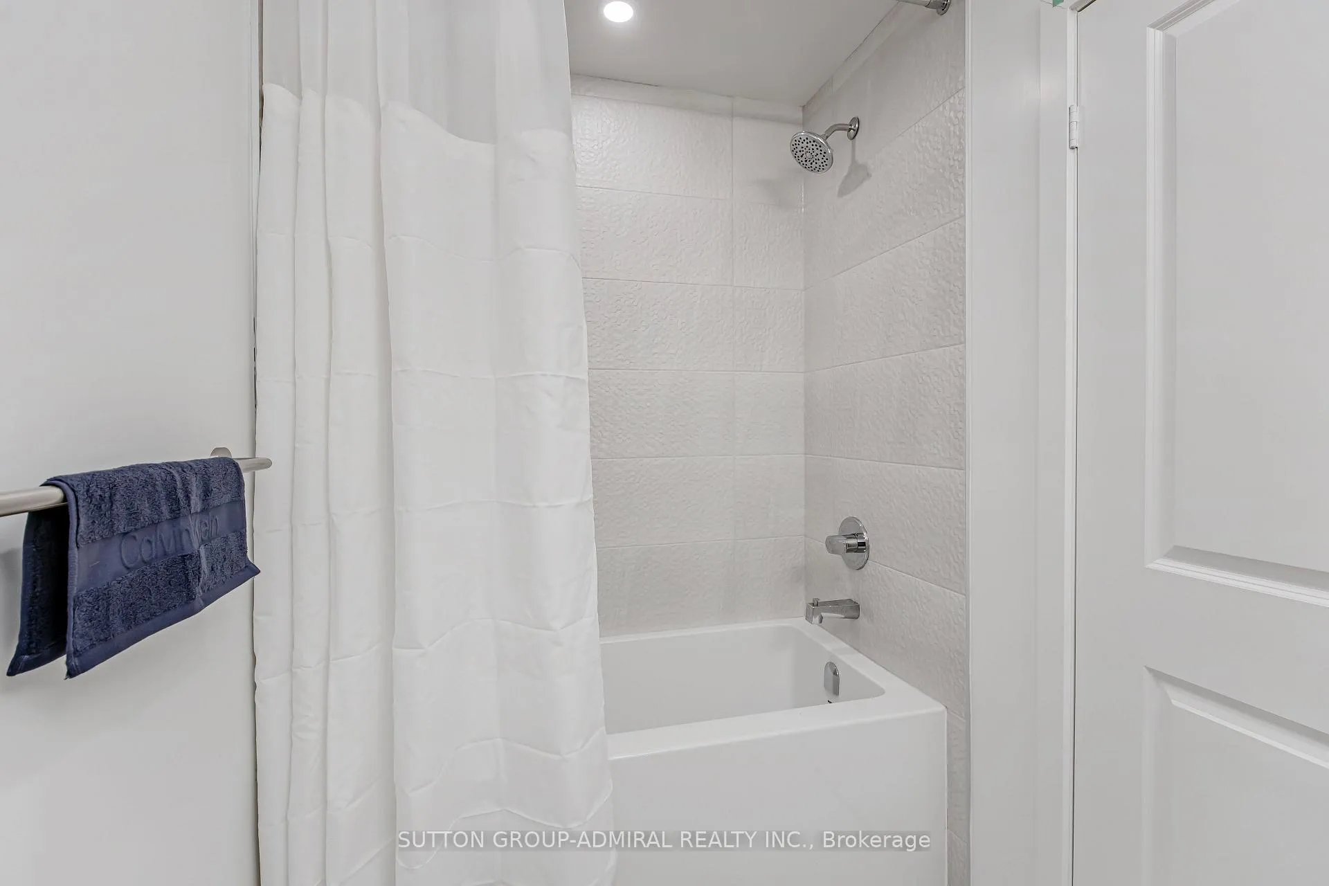 Photo 10 of Unit 3408, 30 Upper Mall Way, Vaughan, Brownridge — HOMEH