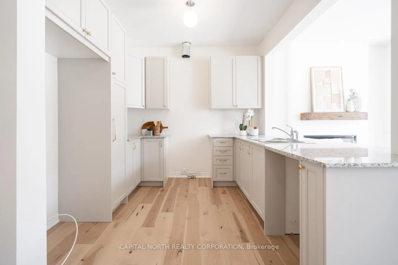 Photo 7 of 557 Barons Street, Vaughan, Kleinburg — HOMEH