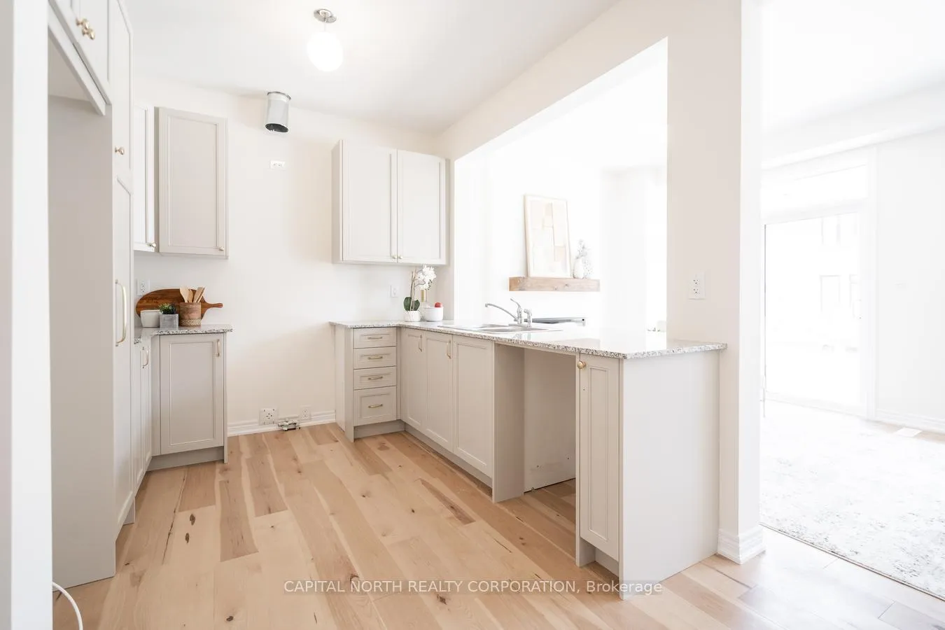 Photo 8 of 557 Barons Street, Vaughan, Kleinburg — HOMEH