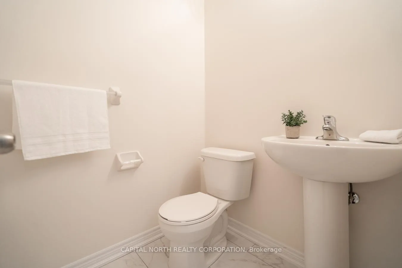 Photo 18 of 557 Barons Street, Vaughan, Kleinburg — HOMEH