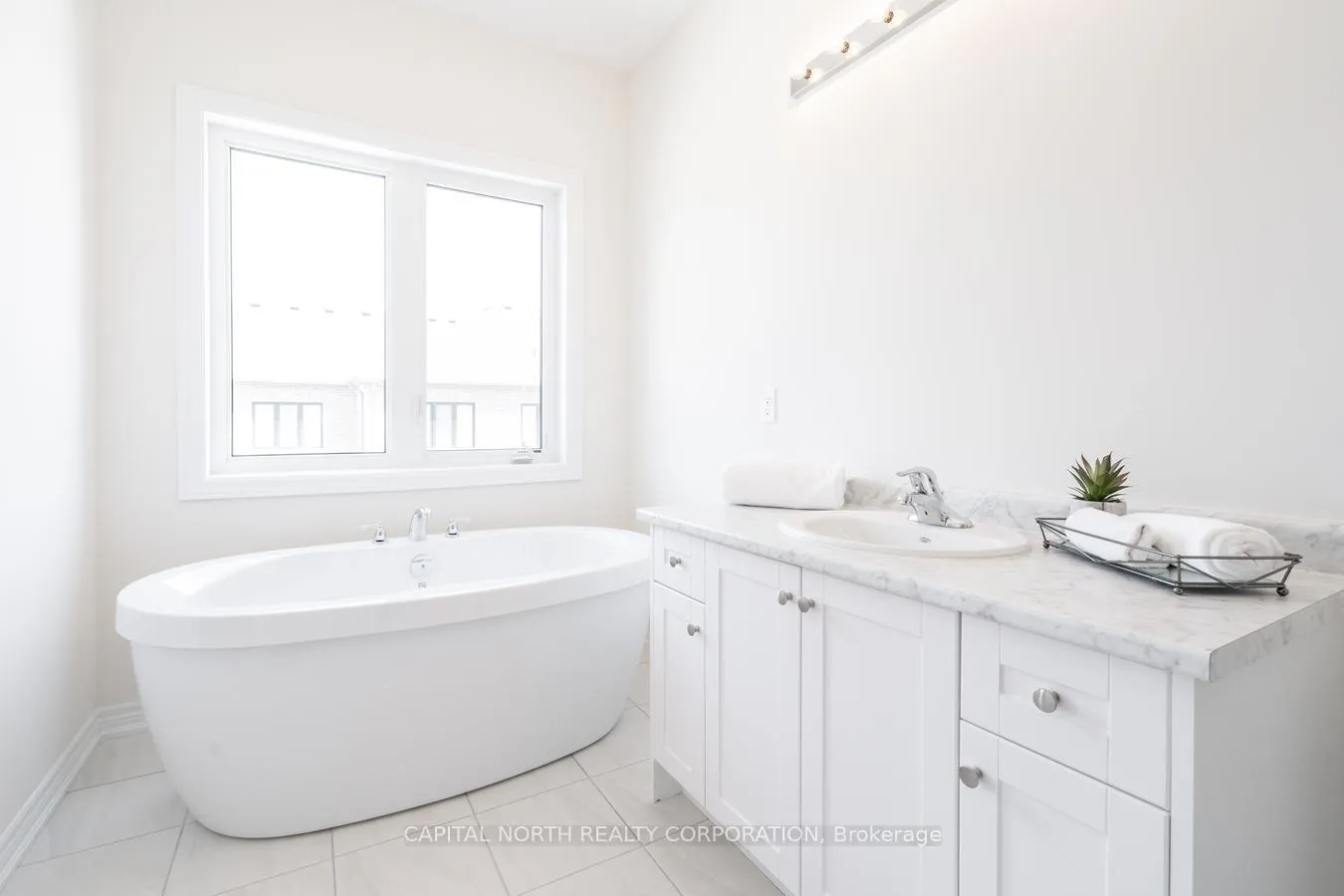 Photo 25 of 557 Barons Street, Vaughan, Kleinburg — HOMEH