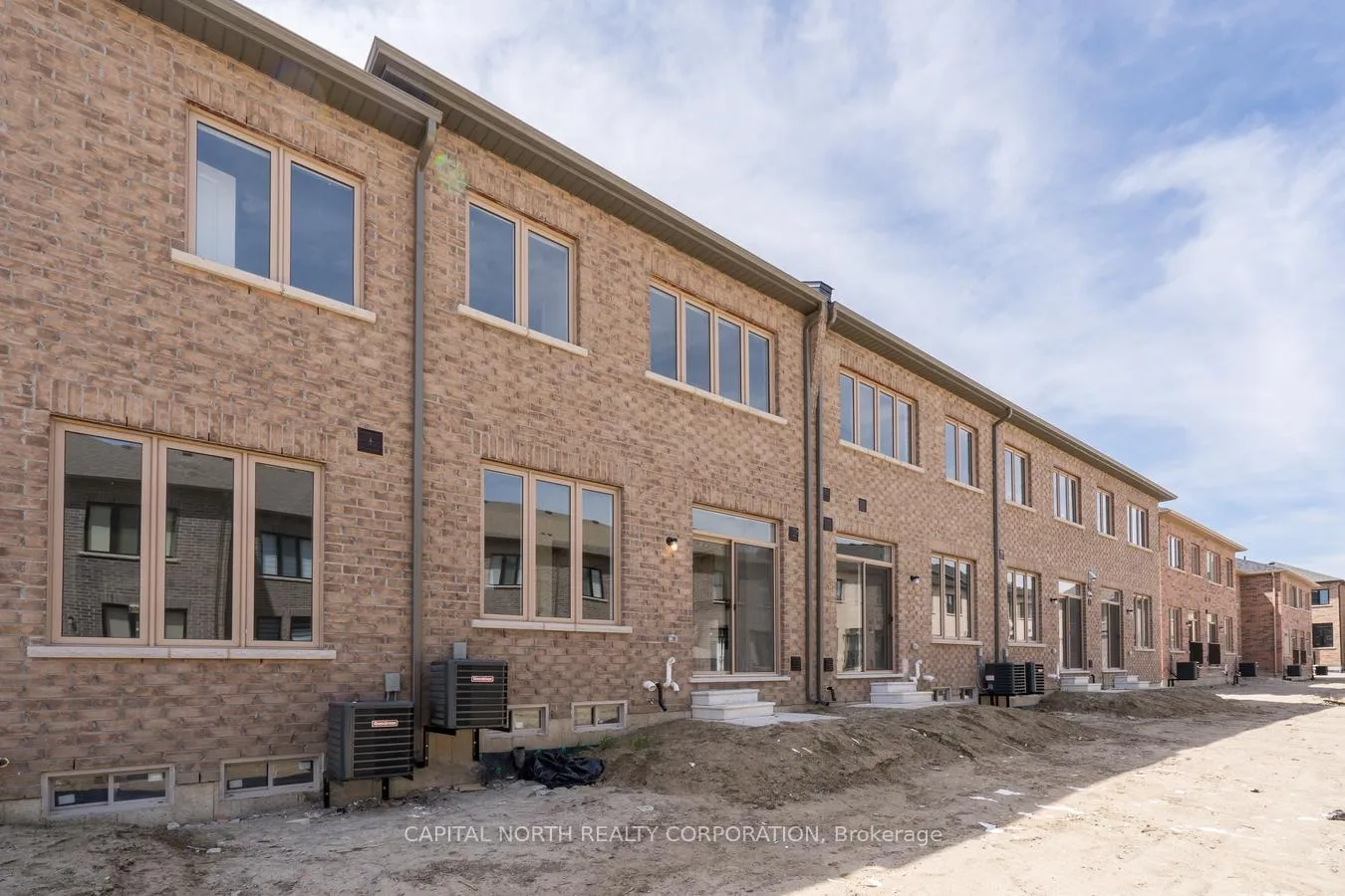 Photo 32 of 557 Barons Street, Vaughan, Kleinburg — HOMEH