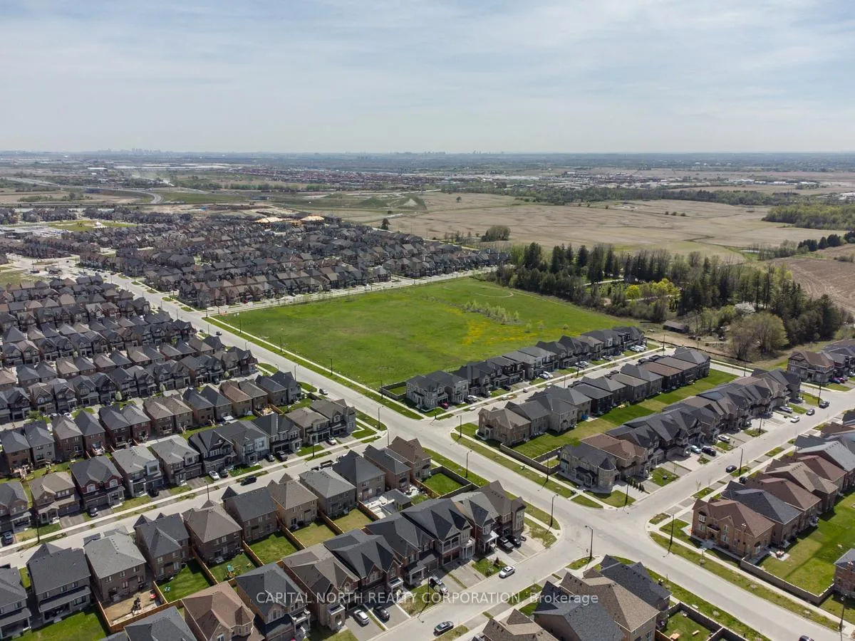 Photo 34 of 557 Barons Street, Vaughan, Kleinburg — HOMEH