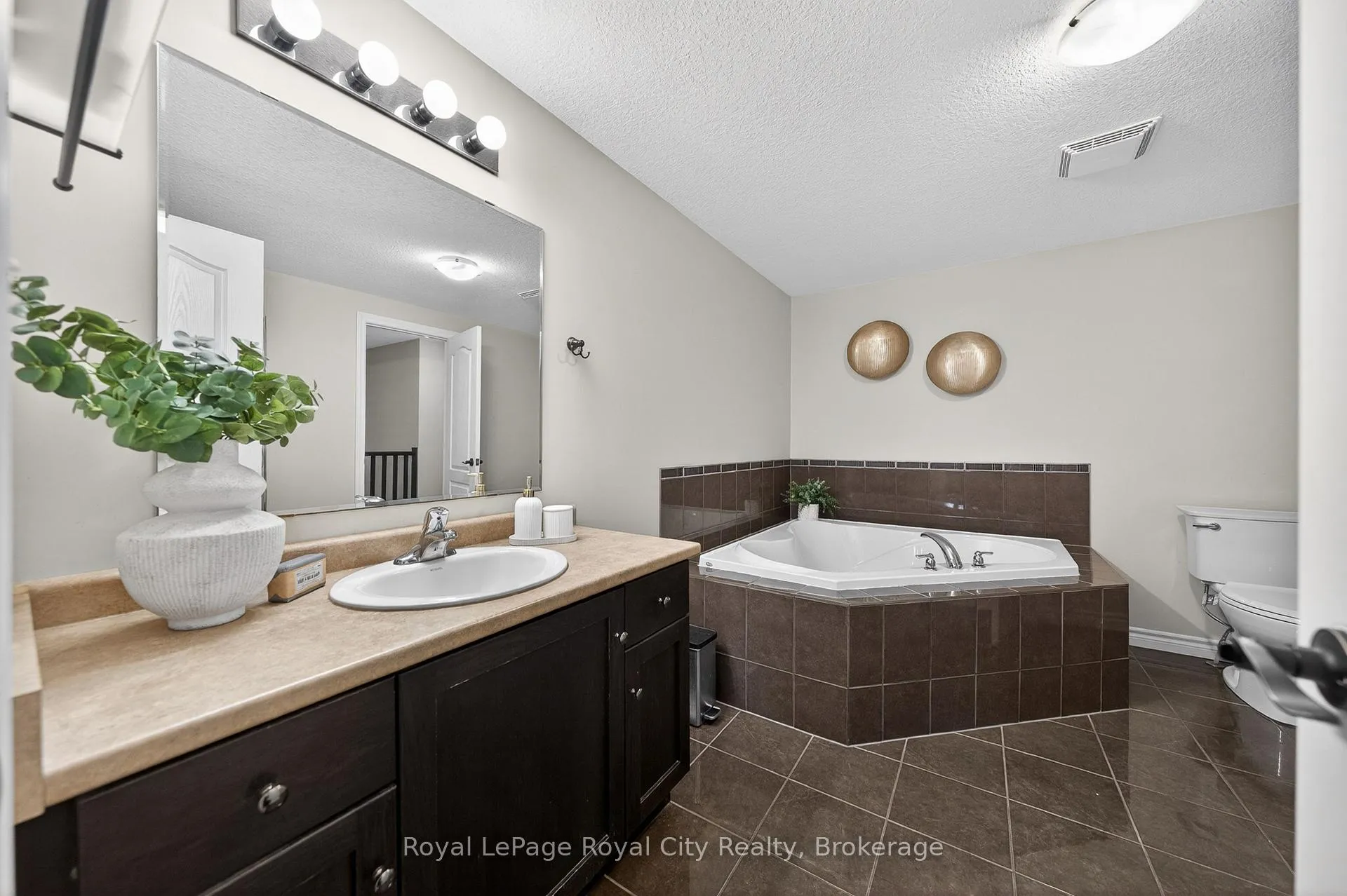 Photo 16 of 102 Edwards Street, Guelph, Grange Road — HOMEH