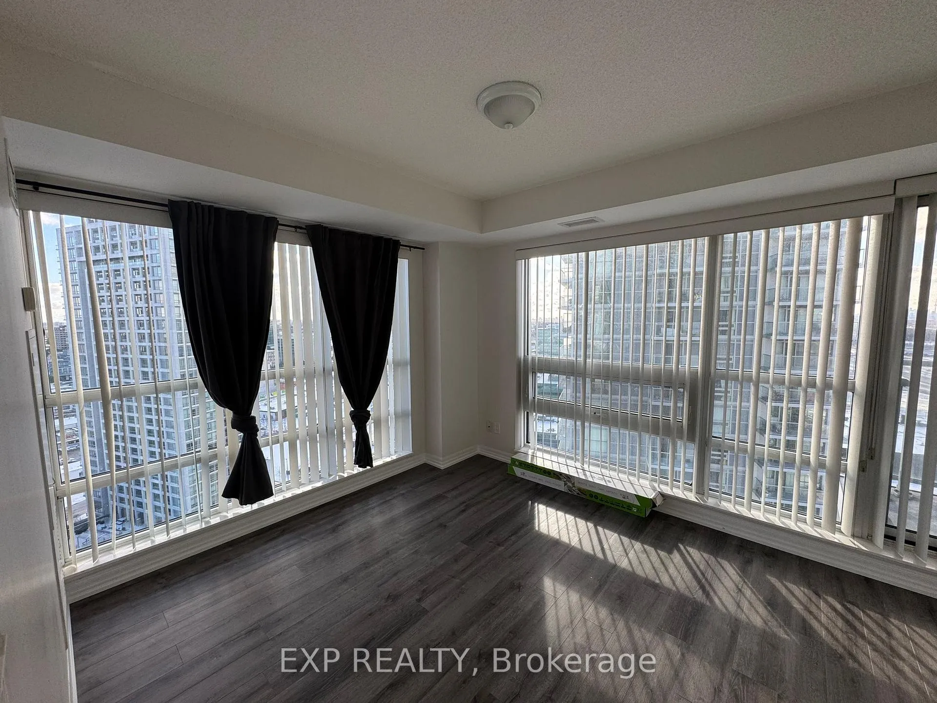 Photo 5 of Unit 2010, 2015 Sheppard Avenue E, North York, Henry Farm — HOMEH