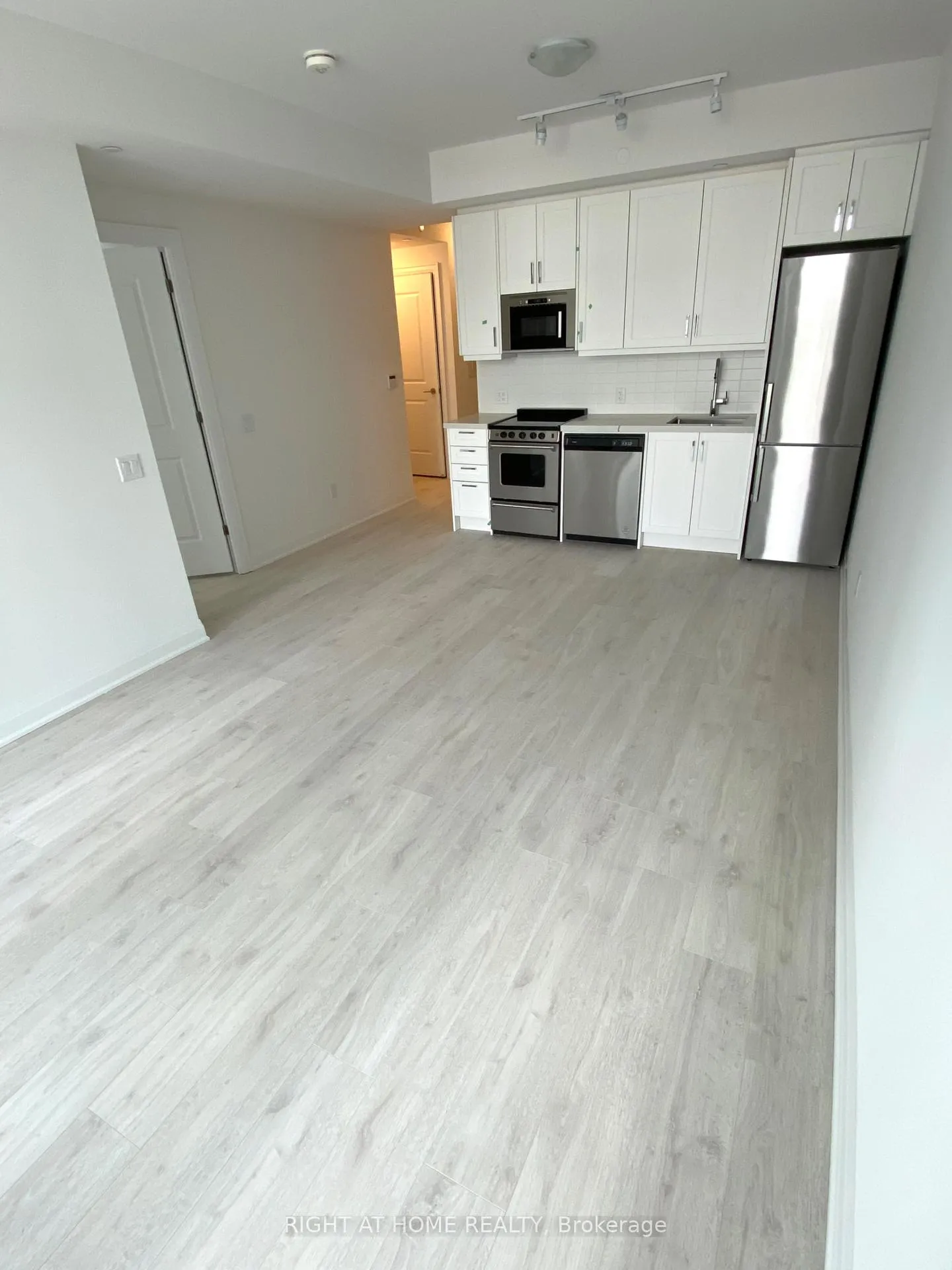 Photo 4 of Unit 514, 10 Gatineau Drive, Vaughan, Beverley Glen — HOMEH