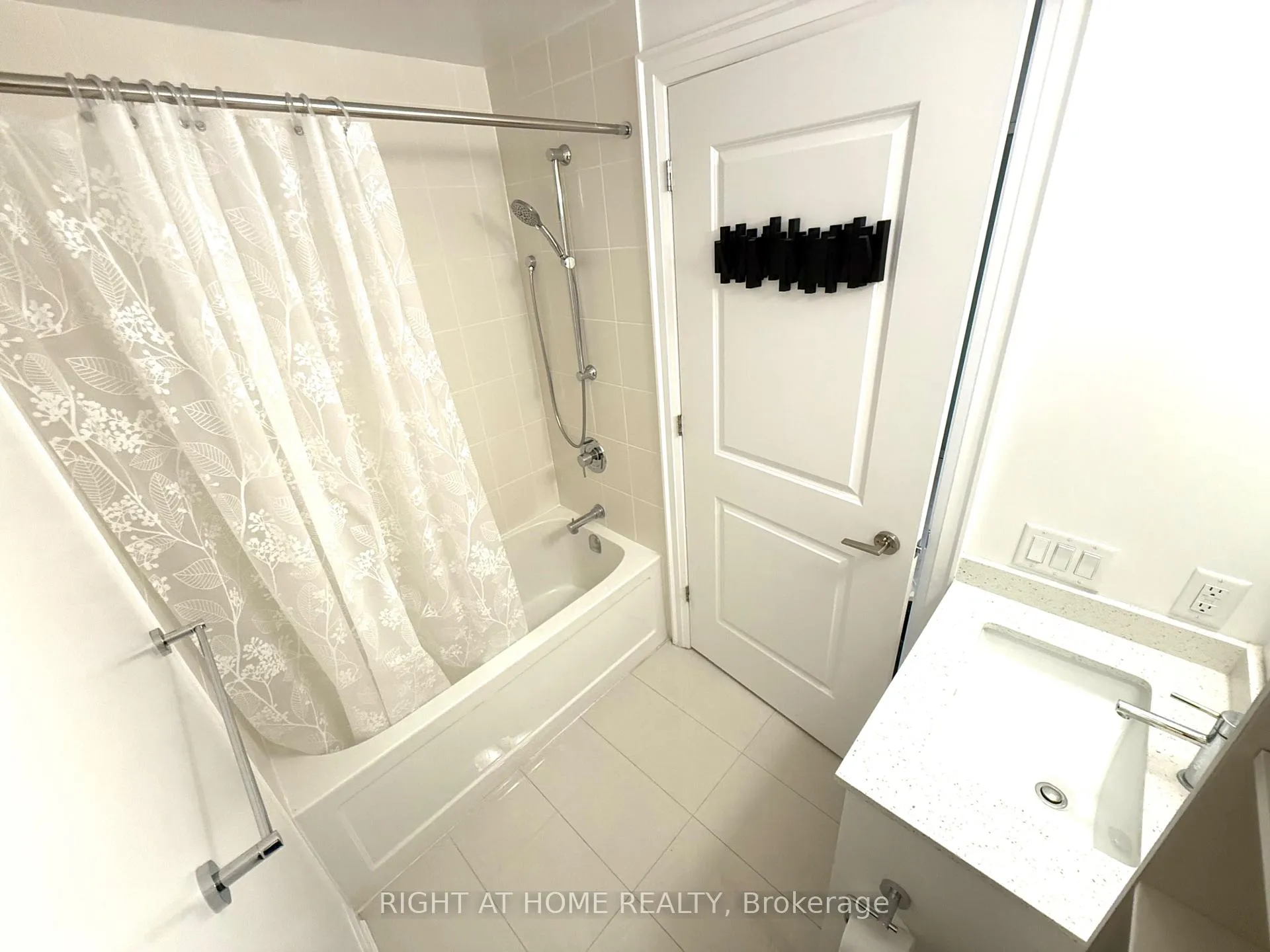 Photo 13 of Unit 514, 10 Gatineau Drive, Vaughan, Beverley Glen — HOMEH