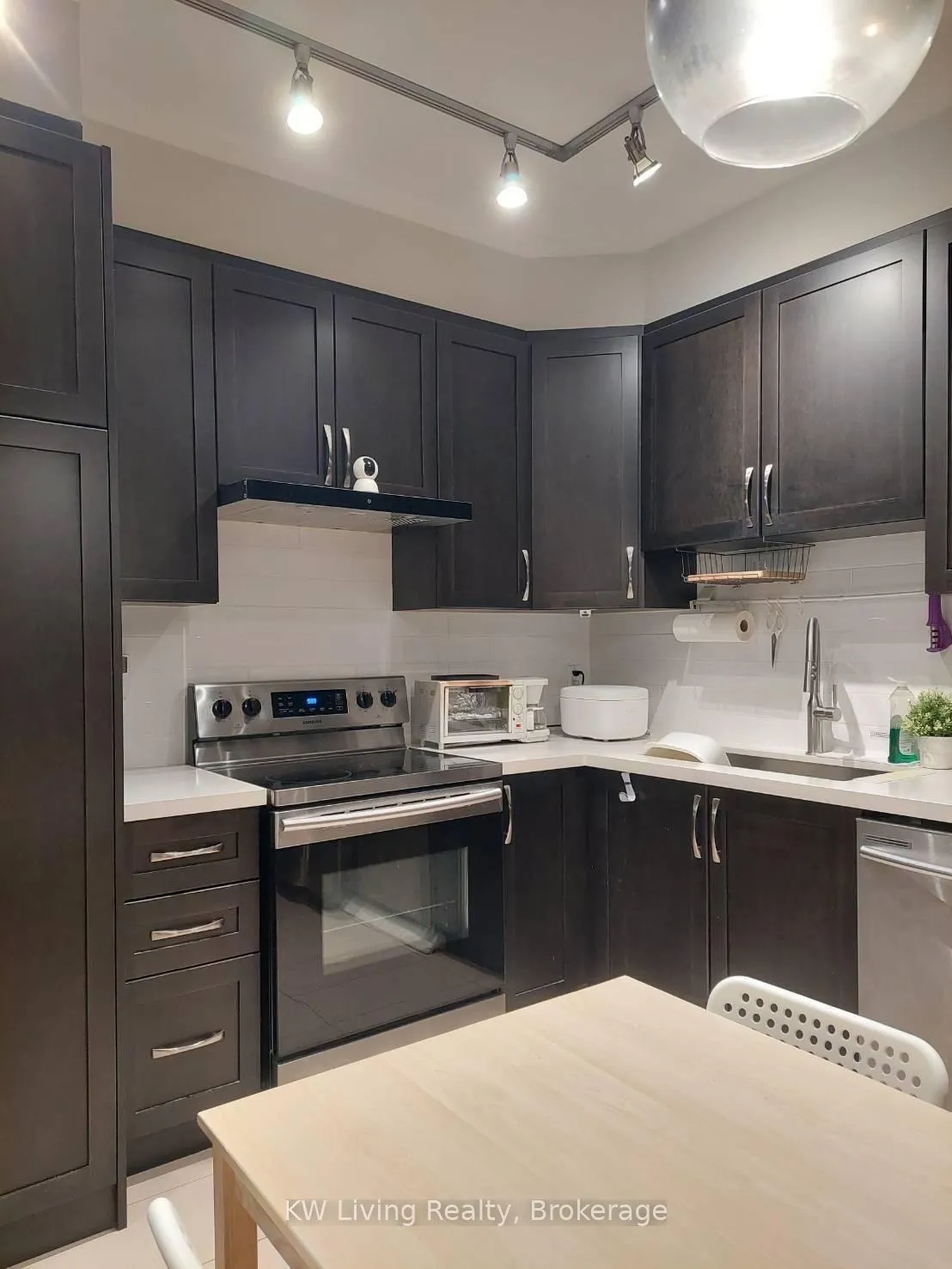 Photo 5 of Unit 115, 37 Galleria Parkway, Markham, Commerce Valley — HOMEH