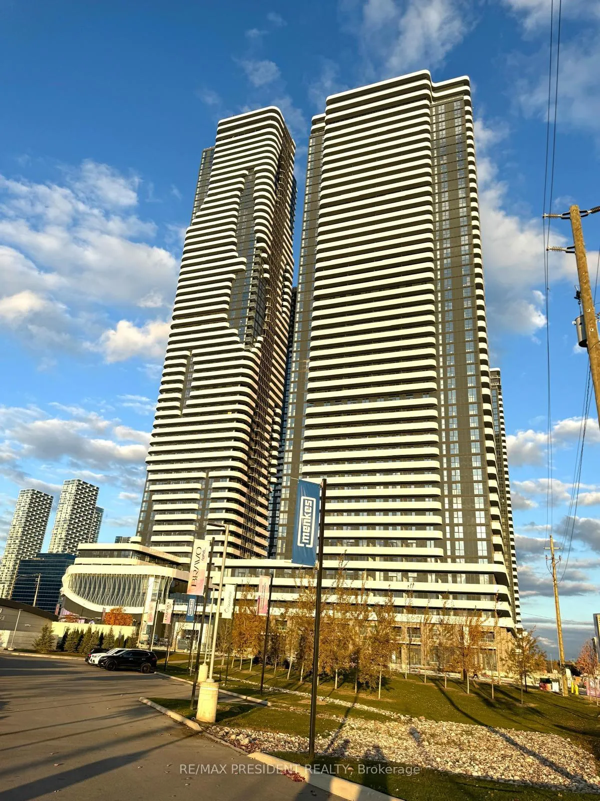 Front of Unit 1207, 195 Commerce Street W