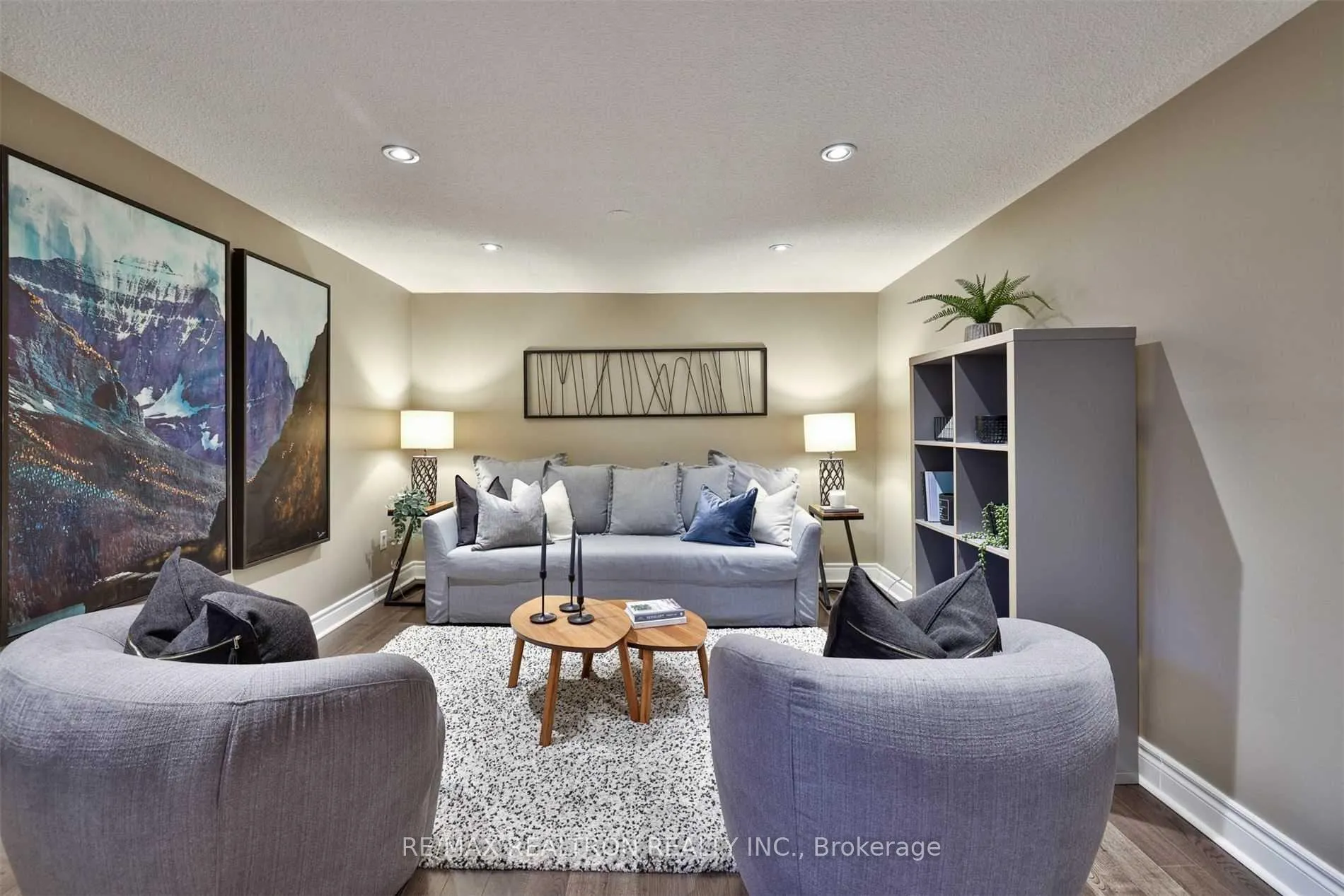 Photo 2 of Unit 7, 115 Henderson Avenue, Markham, Thornhill — HOMEH