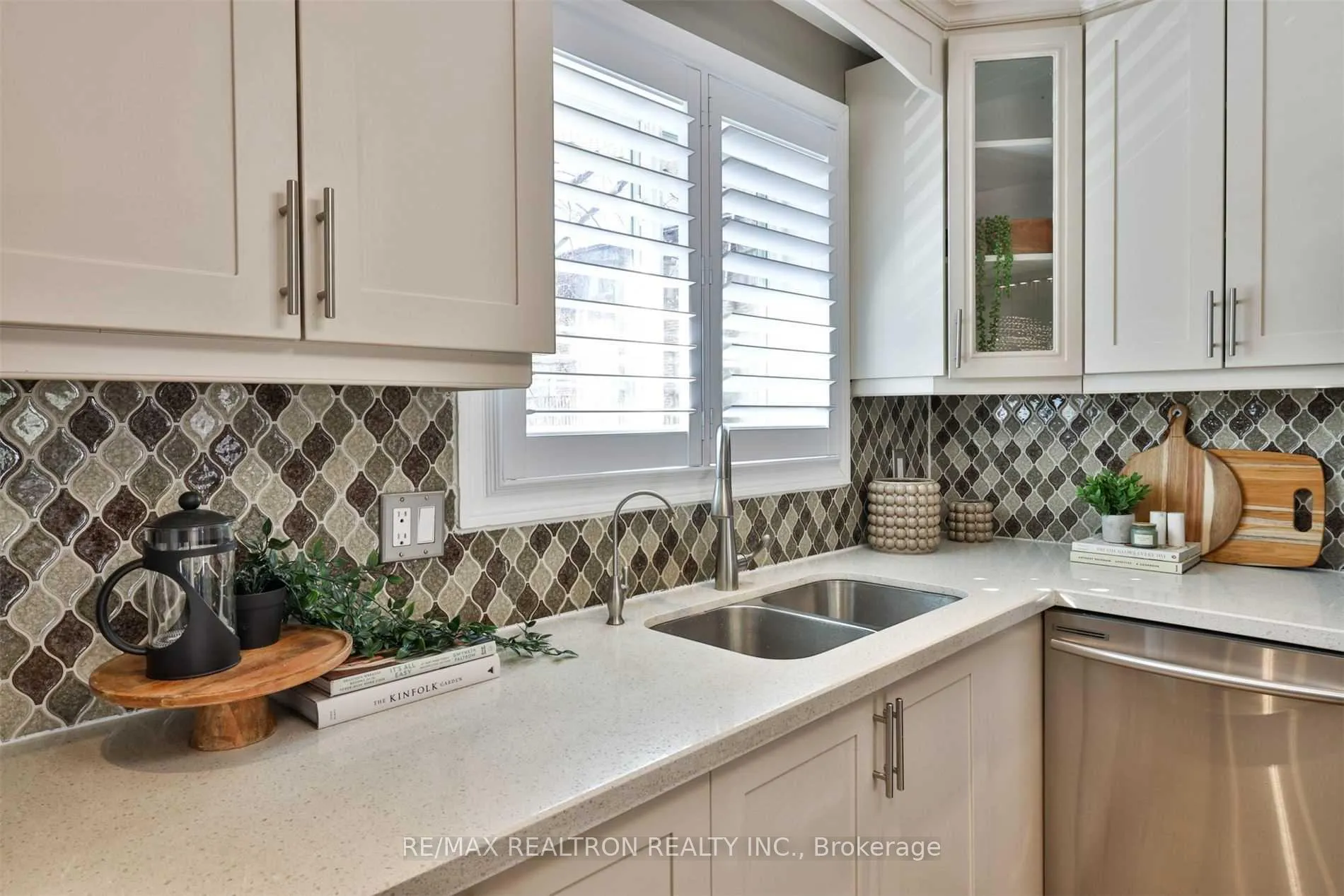 Photo 8 of Unit 7, 115 Henderson Avenue, Markham, Thornhill — HOMEH