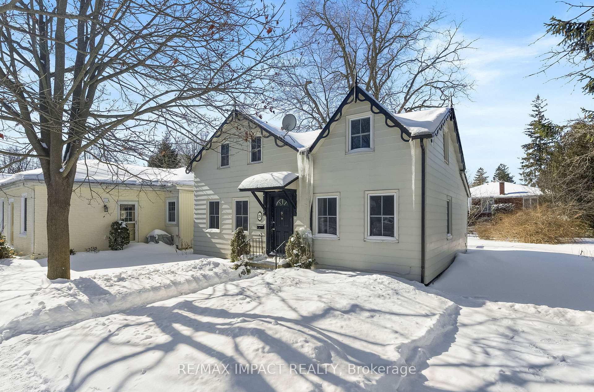 Photo 2 of 251 Henry Street, Cobourg — HOMEH