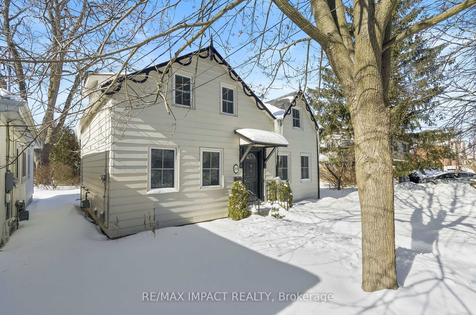 Photo 3 of 251 Henry Street, Cobourg — HOMEH