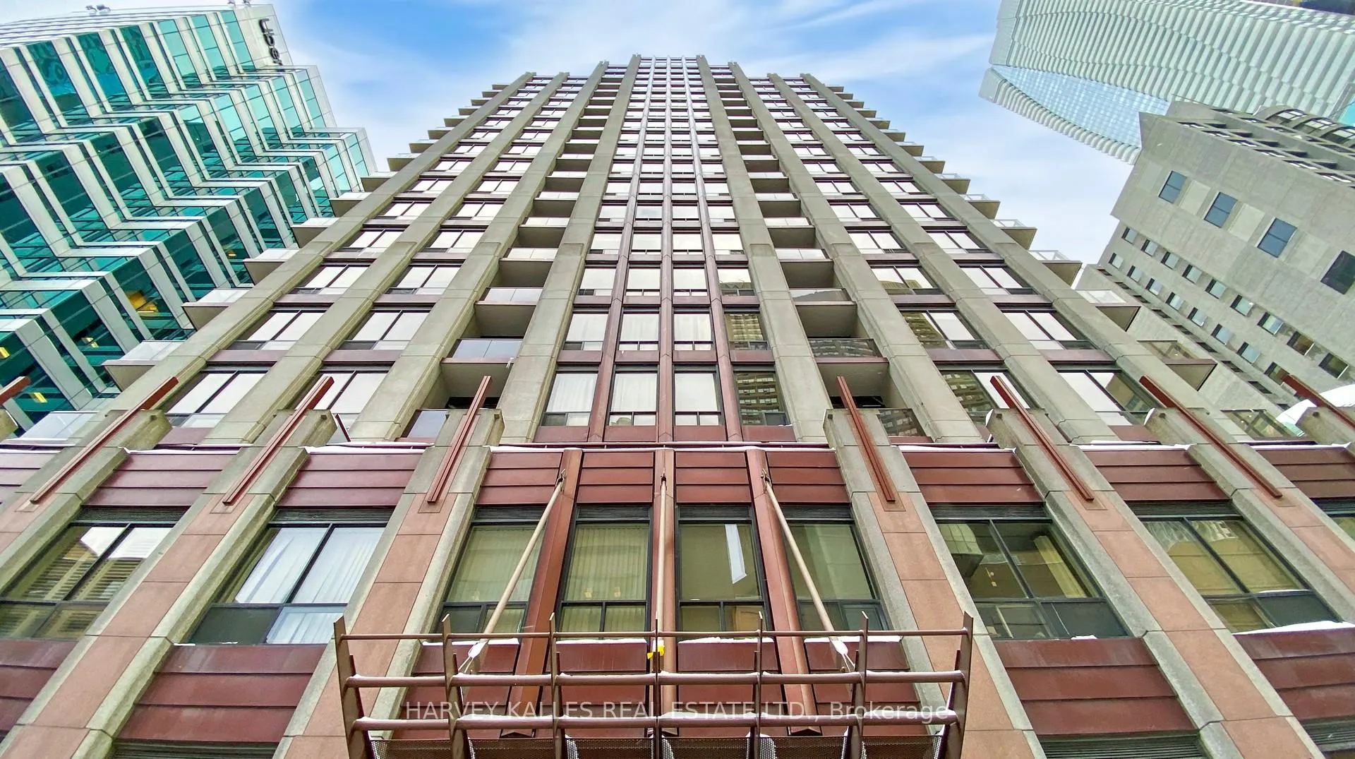 Photo 4 of Unit 903, 85 Bloor Street E, Toronto, Church-Yonge Corridor — HOMEH