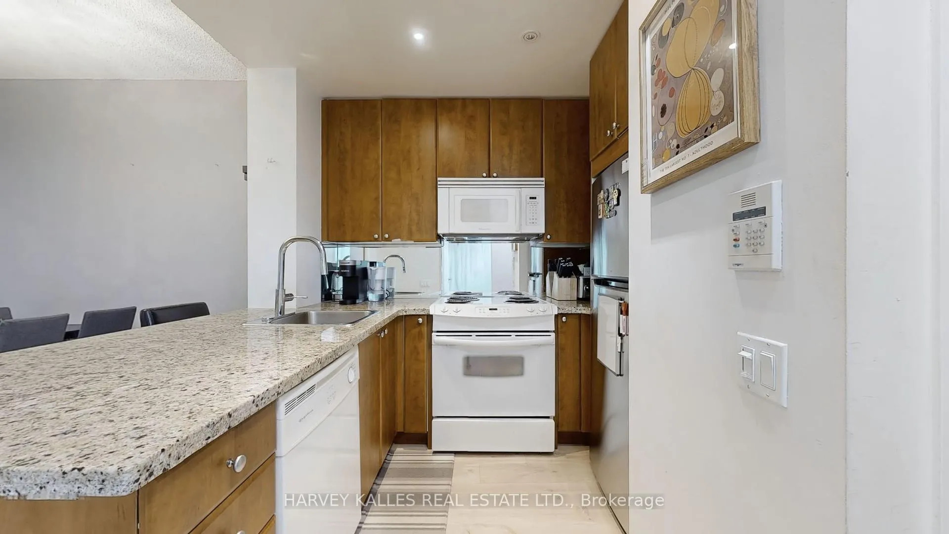 Photo 18 of Unit 903, 85 Bloor Street E, Toronto, Church-Yonge Corridor — HOMEH
