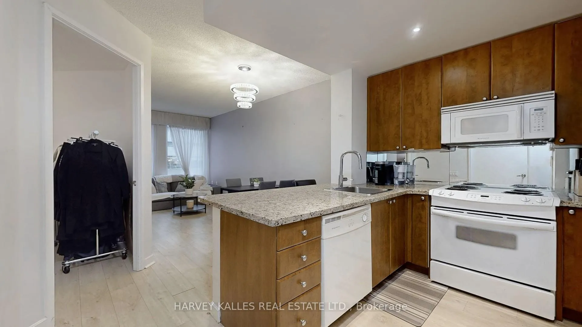 Photo 19 of Unit 903, 85 Bloor Street E, Toronto, Church-Yonge Corridor — HOMEH