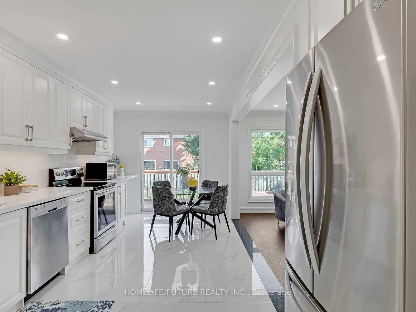 Photo 5 of 250 Woodhall Road, Markham, Milliken Mills East — HOMEH