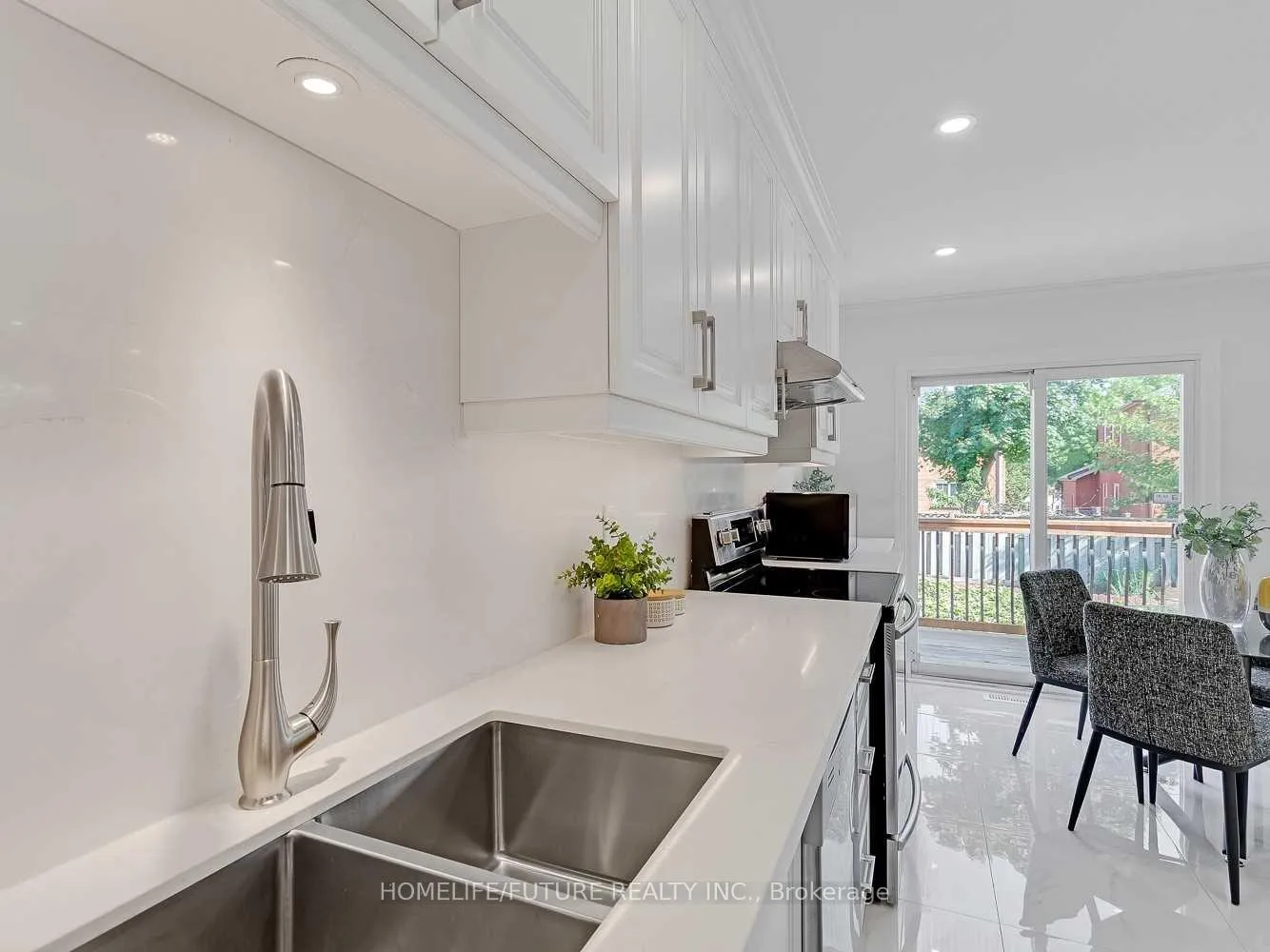 Photo 8 of 250 Woodhall Road, Markham, Milliken Mills East — HOMEH