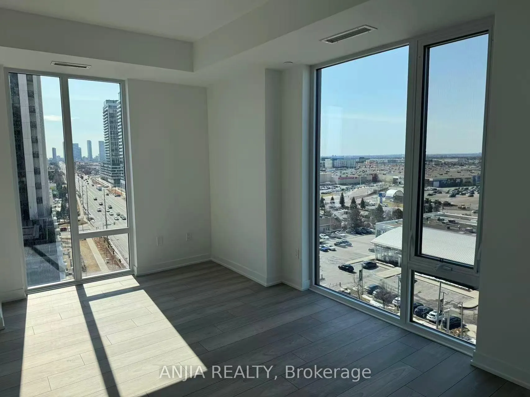 Photo 3 of Unit 1020, 10 Abeja Street, Vaughan, Concord — HOMEH
