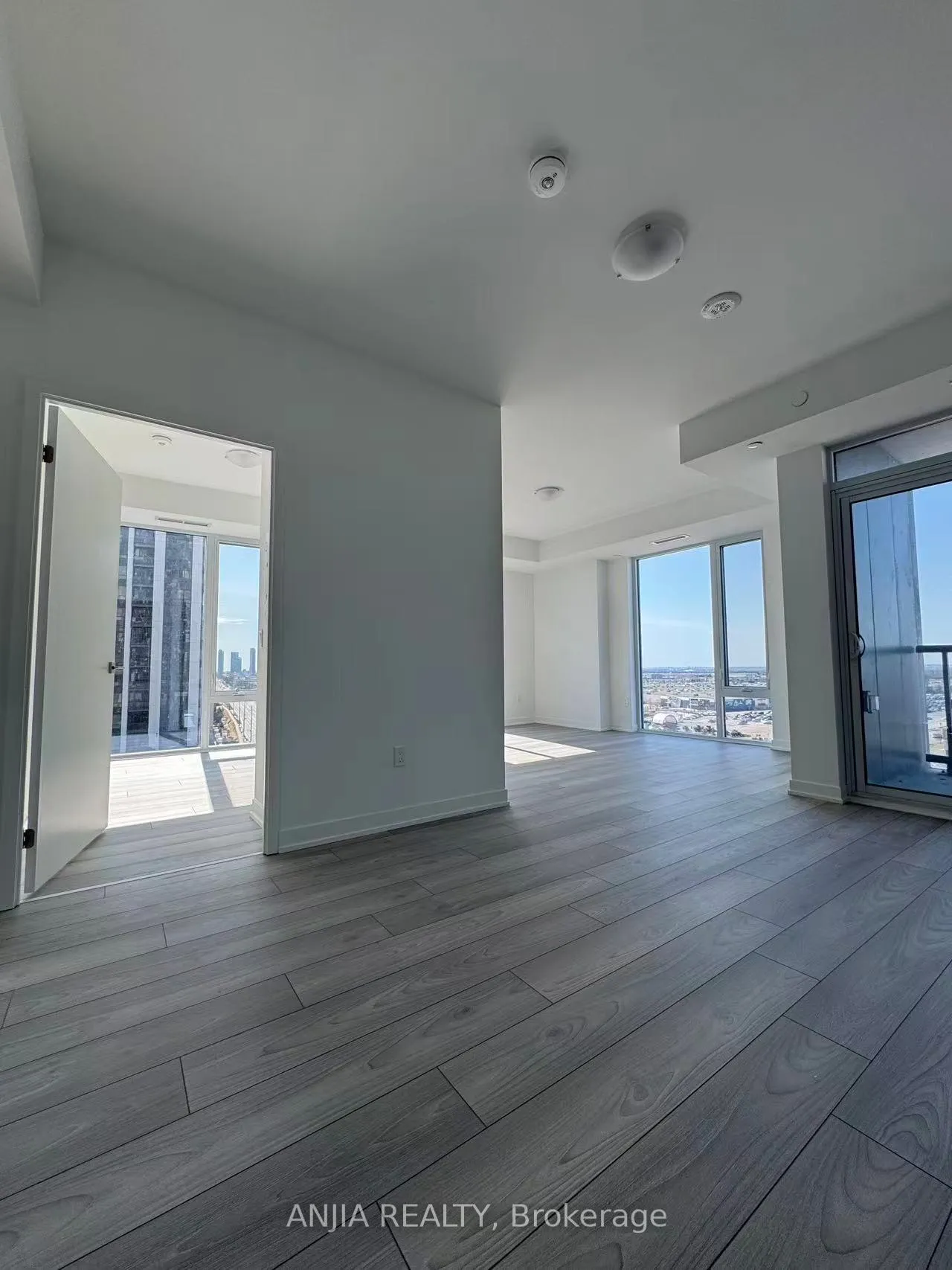 Photo 5 of Unit 1020, 10 Abeja Street, Vaughan, Concord — HOMEH