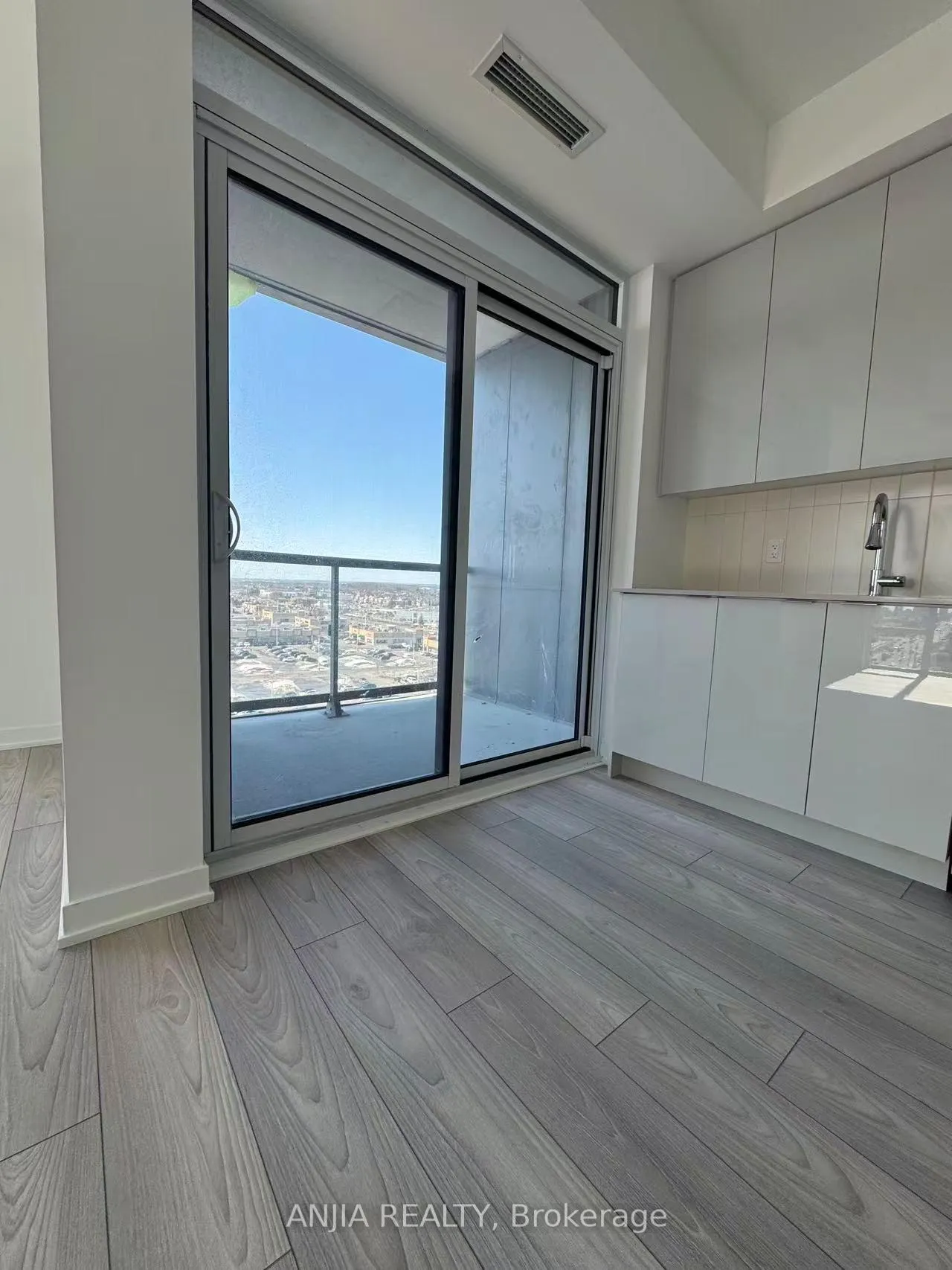 Photo 7 of Unit 1020, 10 Abeja Street, Vaughan, Concord — HOMEH