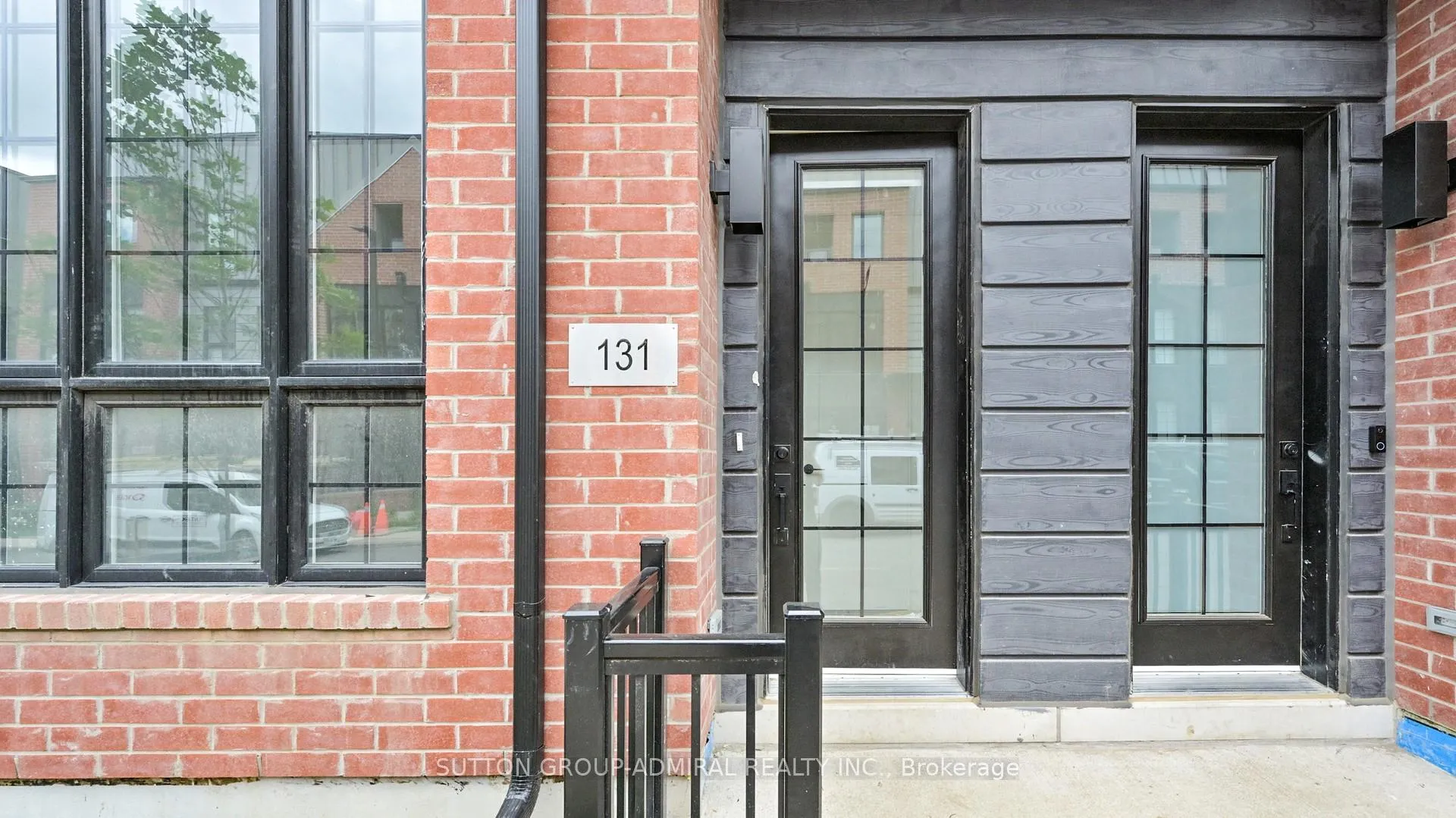 Photo 2 of 131 Alton Crescent, Vaughan, Uplands — HOMEH