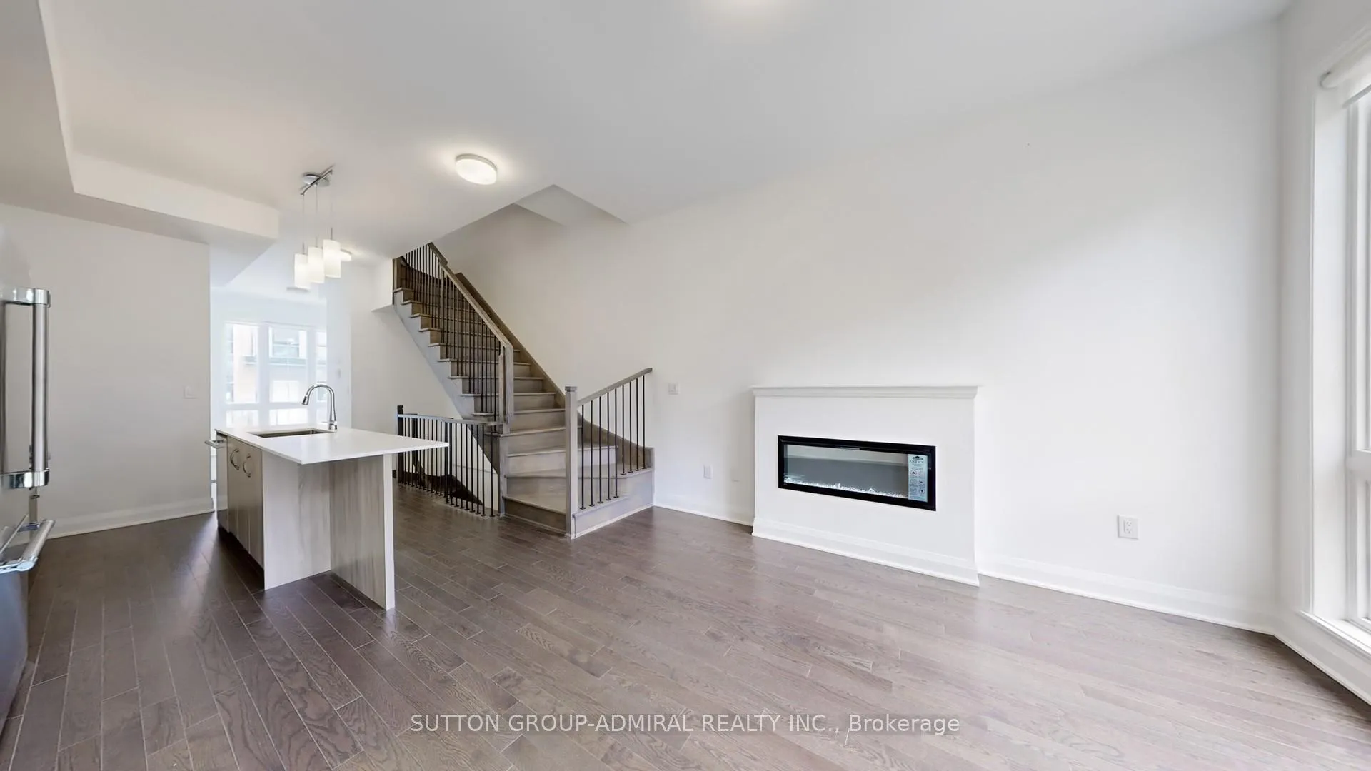 Photo 8 of 131 Alton Crescent, Vaughan, Uplands — HOMEH