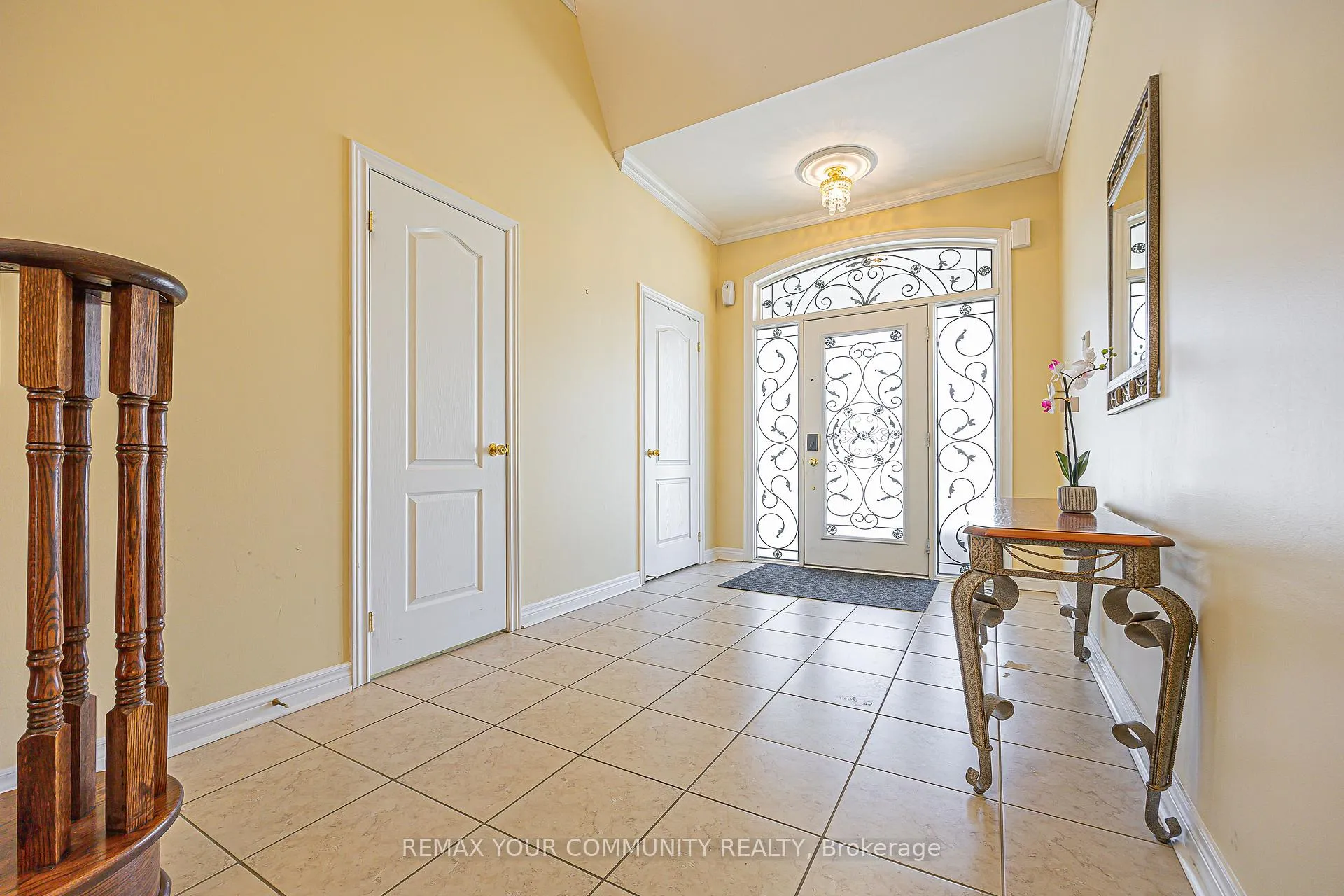 Photo 2 of 193 Maurier Boulevard, Vaughan, Patterson — HOMEH