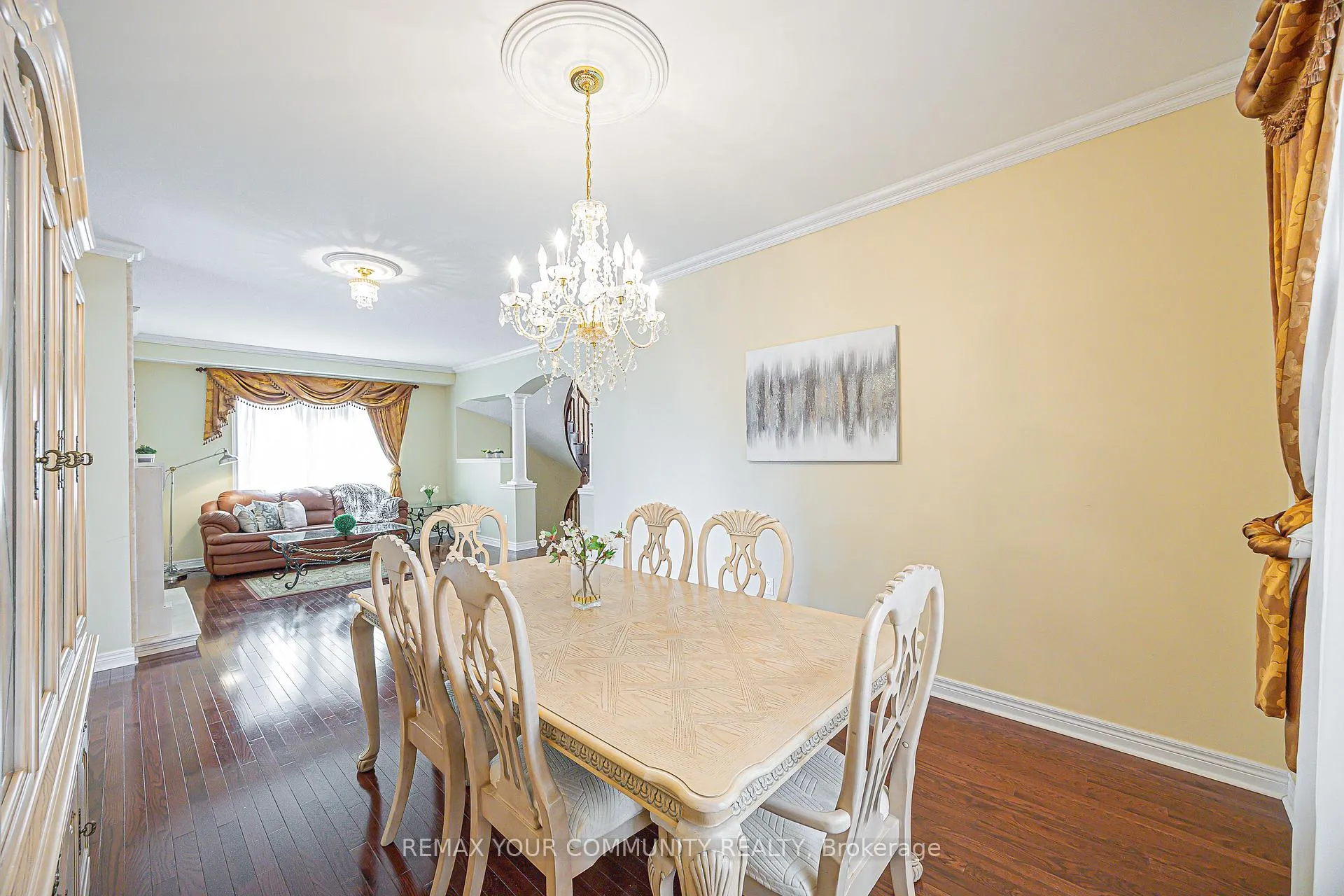 Photo 6 of 193 Maurier Boulevard, Vaughan, Patterson — HOMEH