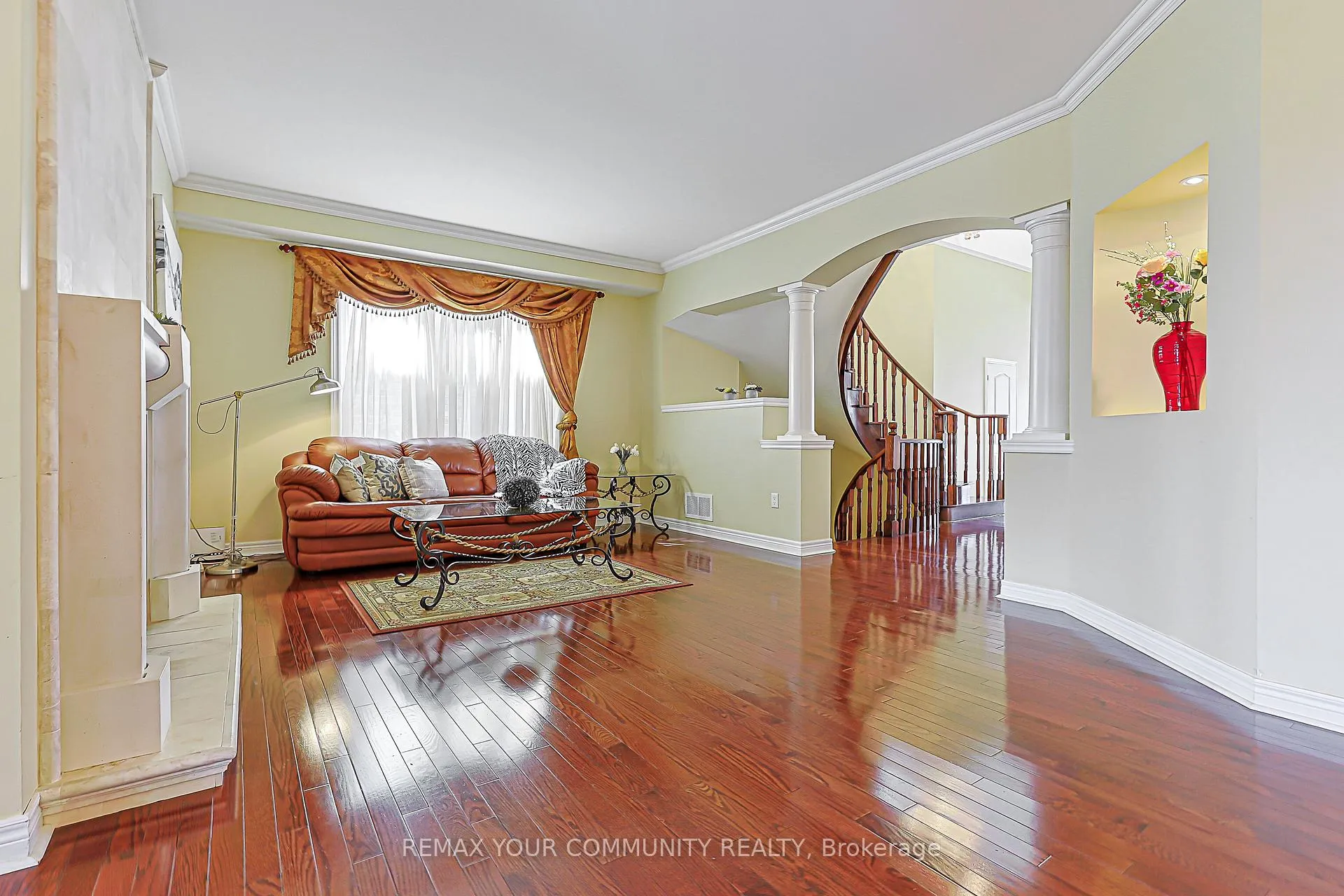 Photo 7 of 193 Maurier Boulevard, Vaughan, Patterson — HOMEH